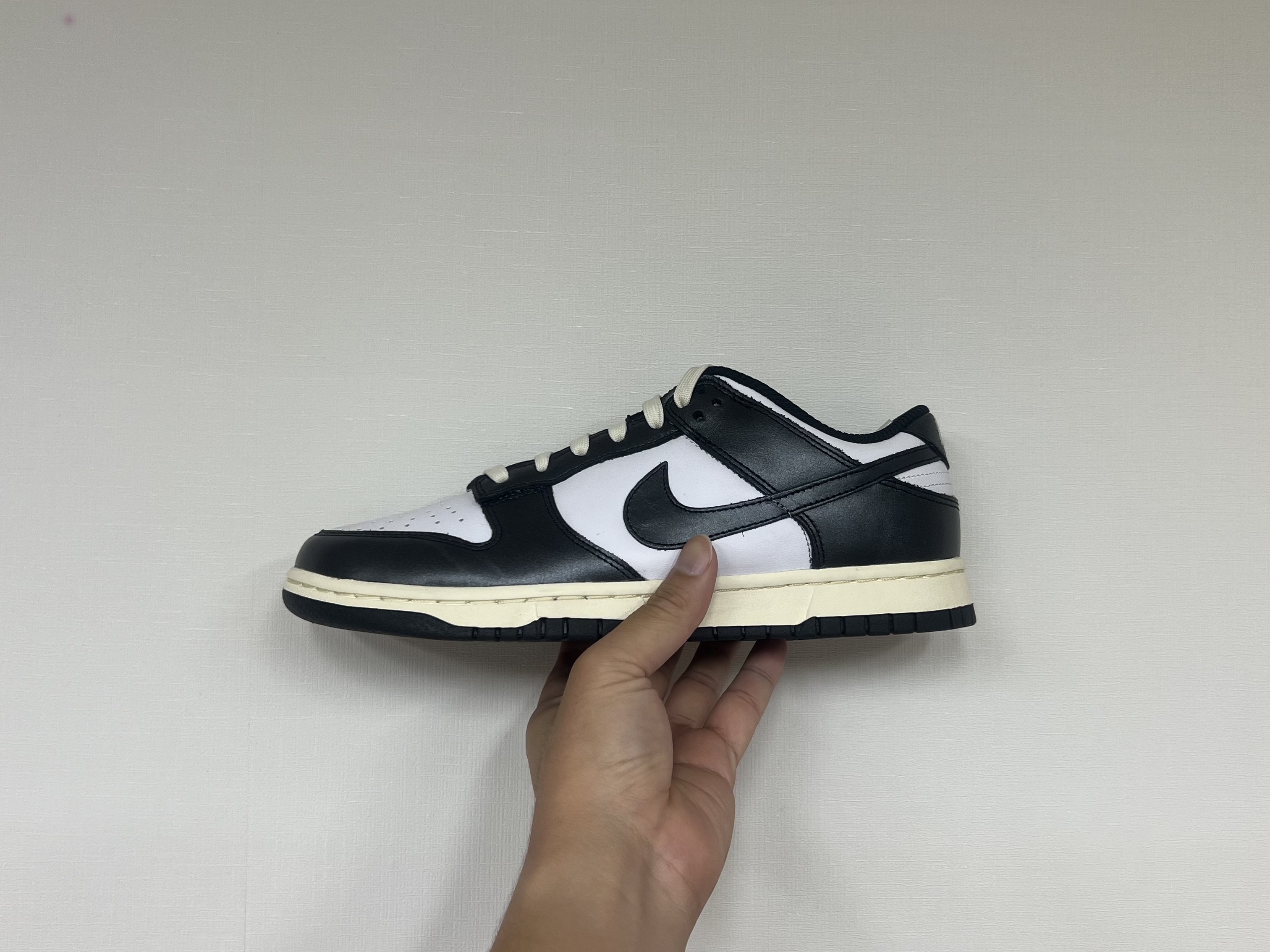 (W) Nike Dunk Low Vintage Black and White 착용 스타일