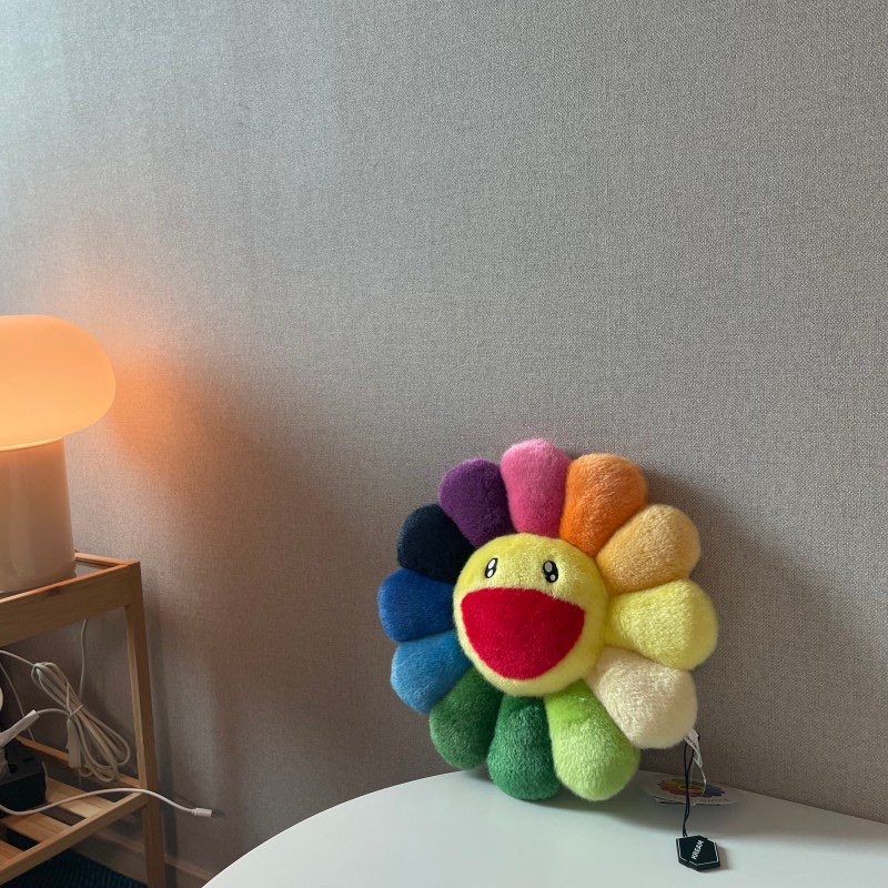 Kaikai Kiki Flower Cushion 30cm Rainbow 착용 스타일 - 2