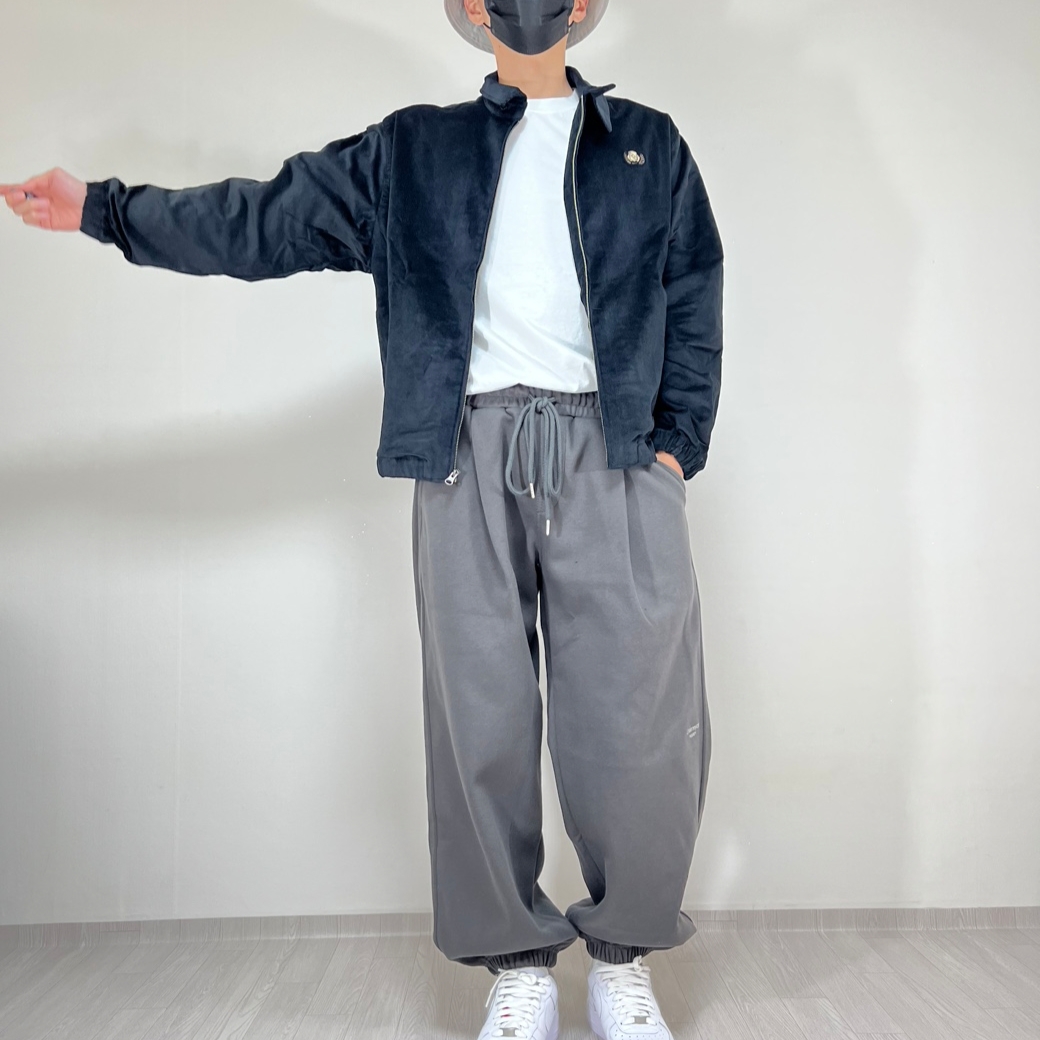 Undermycar Mu.03 Anti Fxxking Logo Play Oversized Sweat Jogger Olive 착용 스타일 - 1