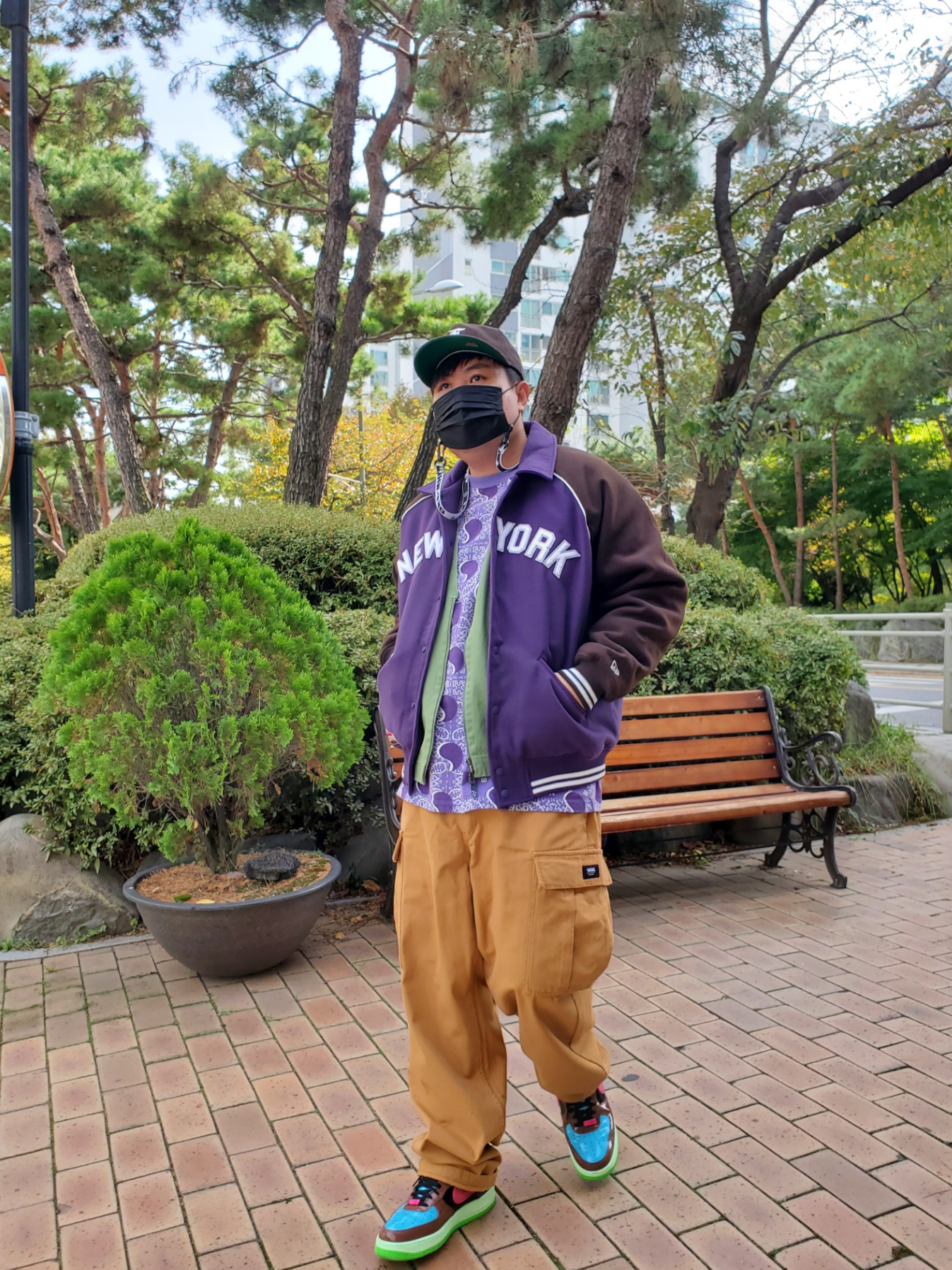 Nike x Undefeated Air Force 1 Low SP Multi Patent Pink Prime, New Era x Fear of God 59FIFTY Corduroy Size Cap Walnut 착용 스타일 - 2