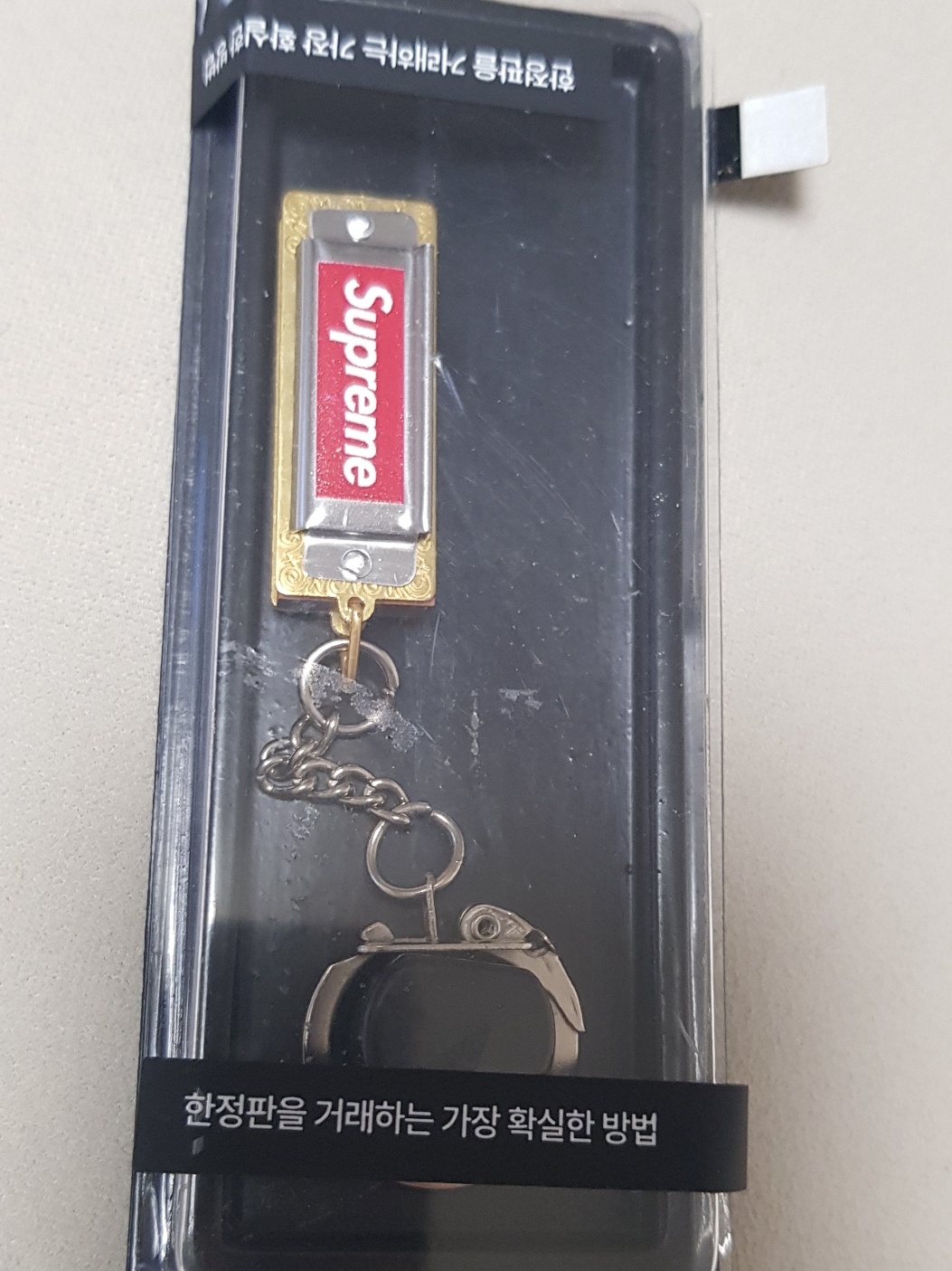 Supreme x Hohner Keychain - 20FW 착용 스타일