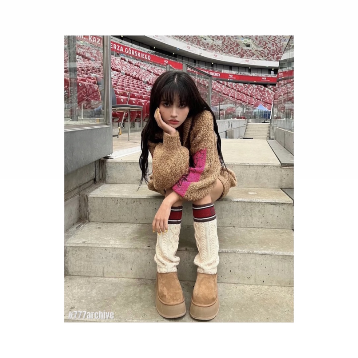 (W) UGG Classic Sweater Letter Tall Boots Chestnut, (W) UGG Classic Sweater Letter Boots Chestnut 착용 스타일 - 1