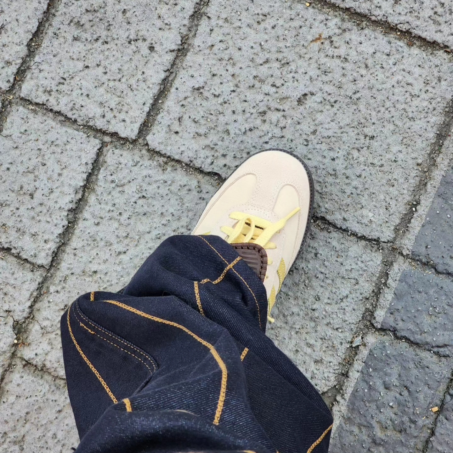 Adidas x Wales Bonner Samba Brown Ecru Tint, Thug Club Chain Stitch Denim Pants Indigo 착용 스타일 - 2