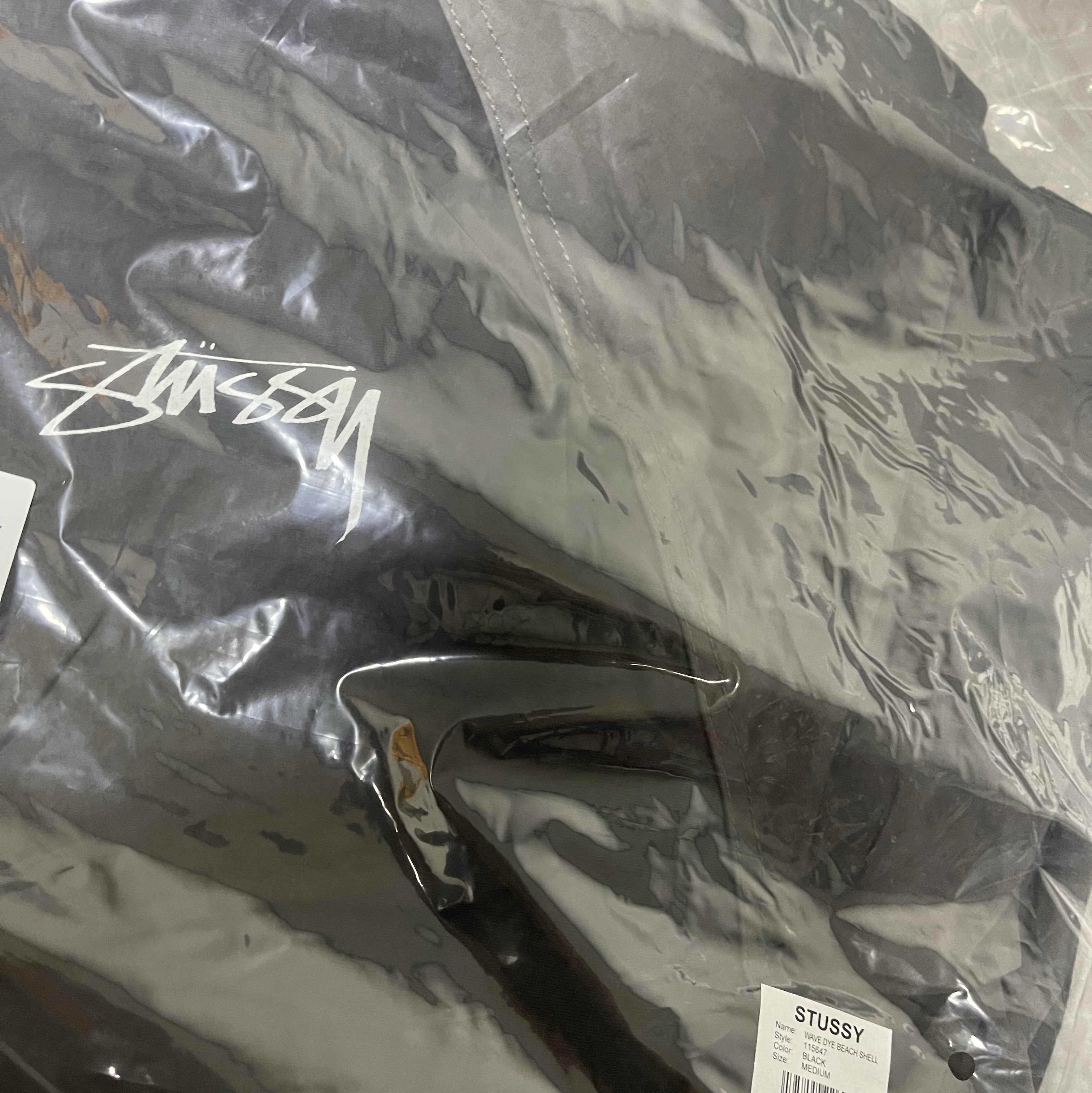 Stussy Wave Dye Beach Shell Jacket Black 착용 스타일