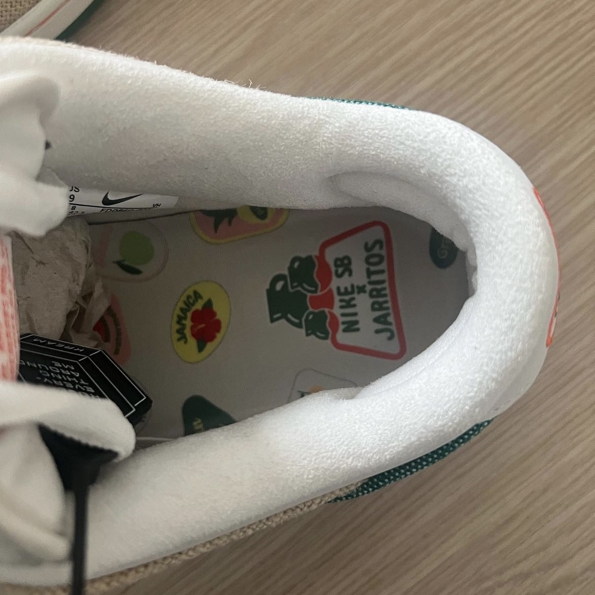 Nike x Jarritos SB Dunk Low Phantom and Malachite 착용 스타일 - 3