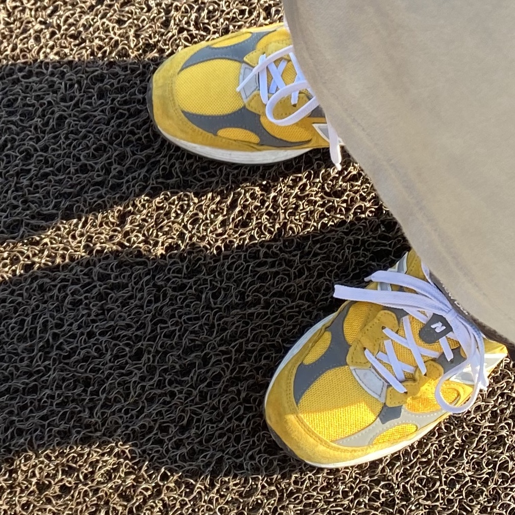 New Balance 992 Made in USA Gold Cream 착용 스타일