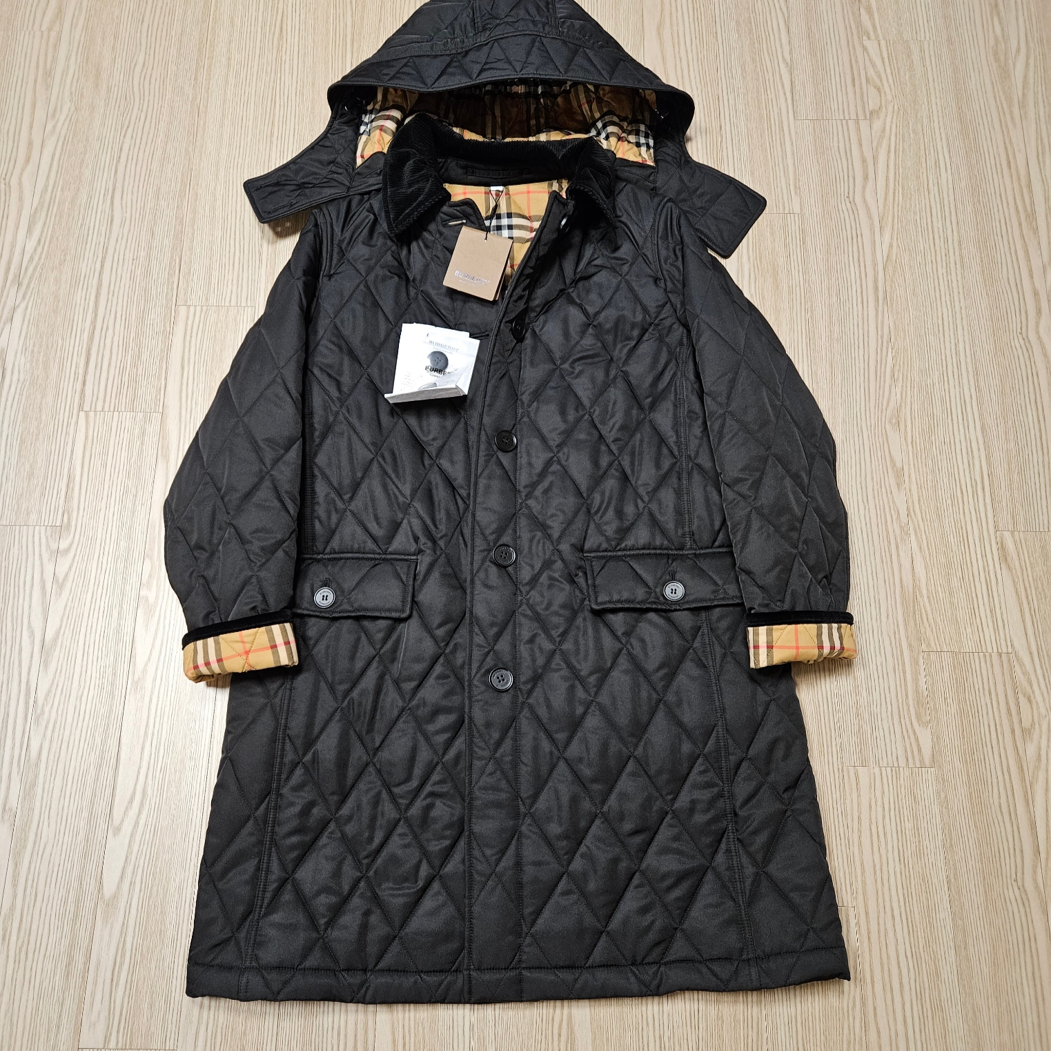 (W) Burberry Derehem Jacket Black 착용 스타일