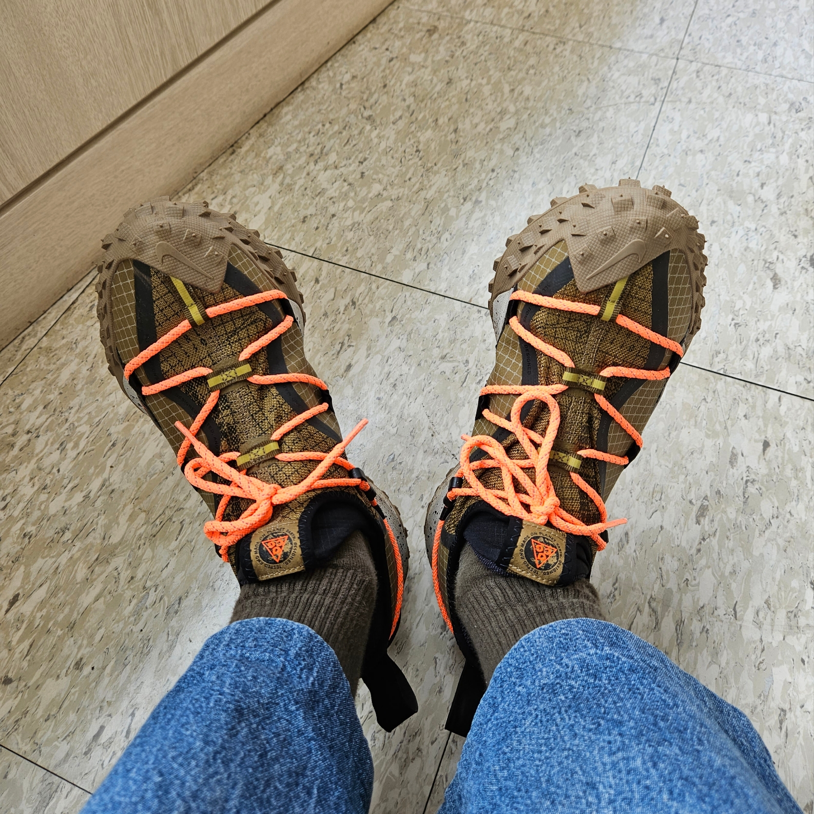 Nike ACG Mountain Fly Low Gore-Tex SE Hazel Rush 착용 스타일 - 5