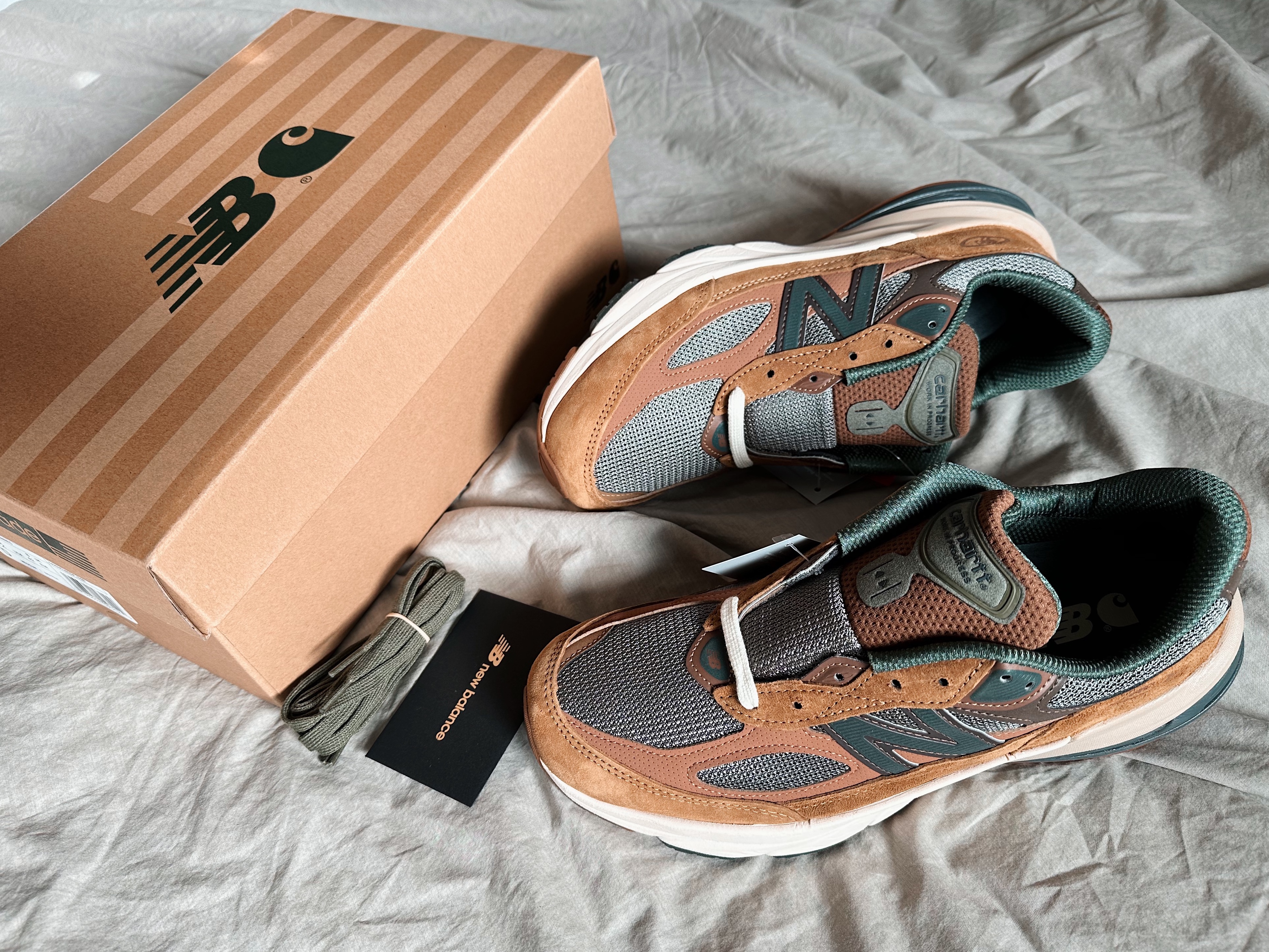 New Balance x Carhartt WIP 990v6 Made in USA Hamilton Brown Military Green 착용 스타일 - 2