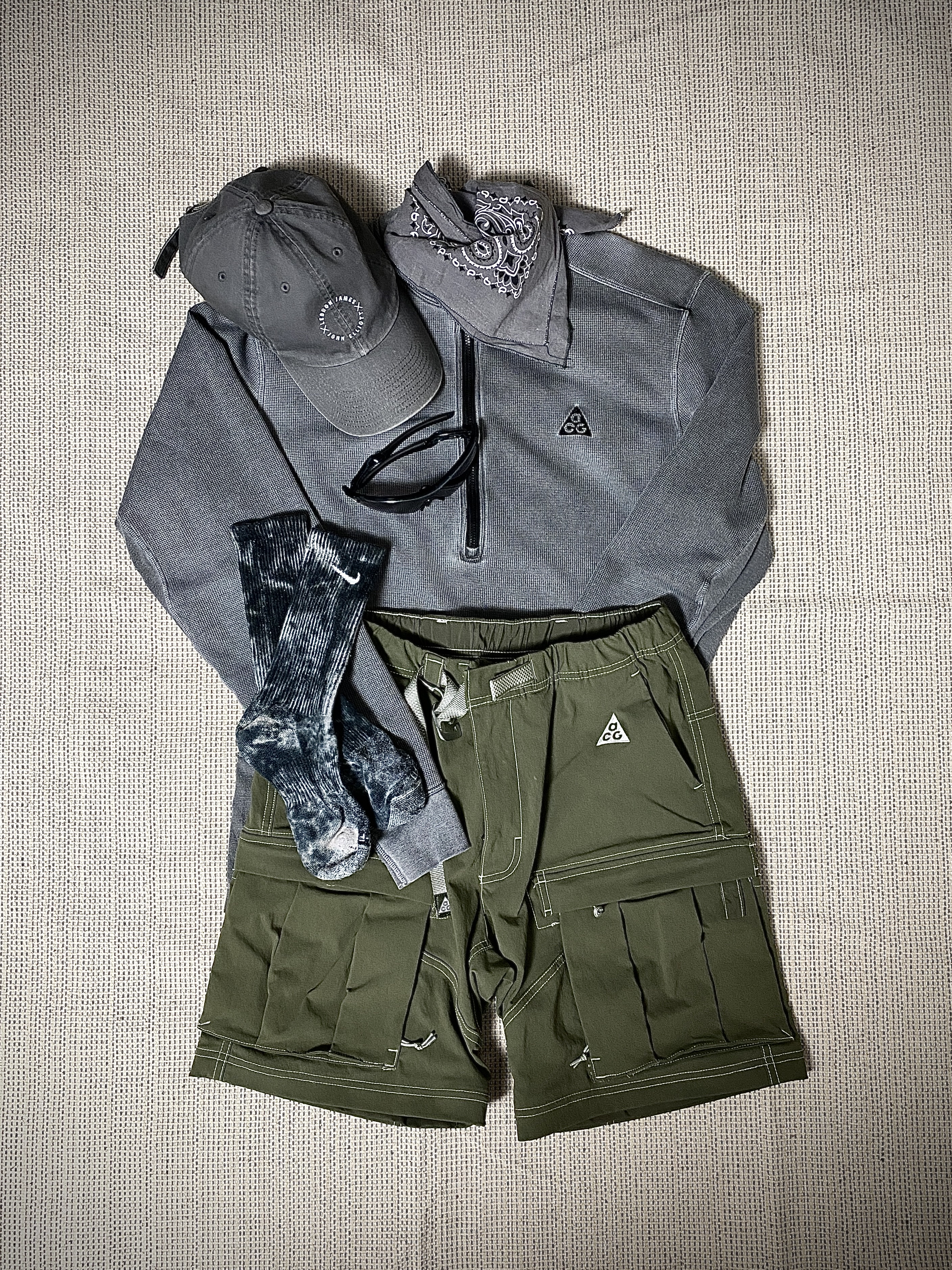Nike NRG Dri-Fit ACG ADV Steeple Rock Half Zip Base Layer Black - Asia, Nike ACG Smith Summit Cargo Pants Medium Olive - Asia 착용 스타일 - 4