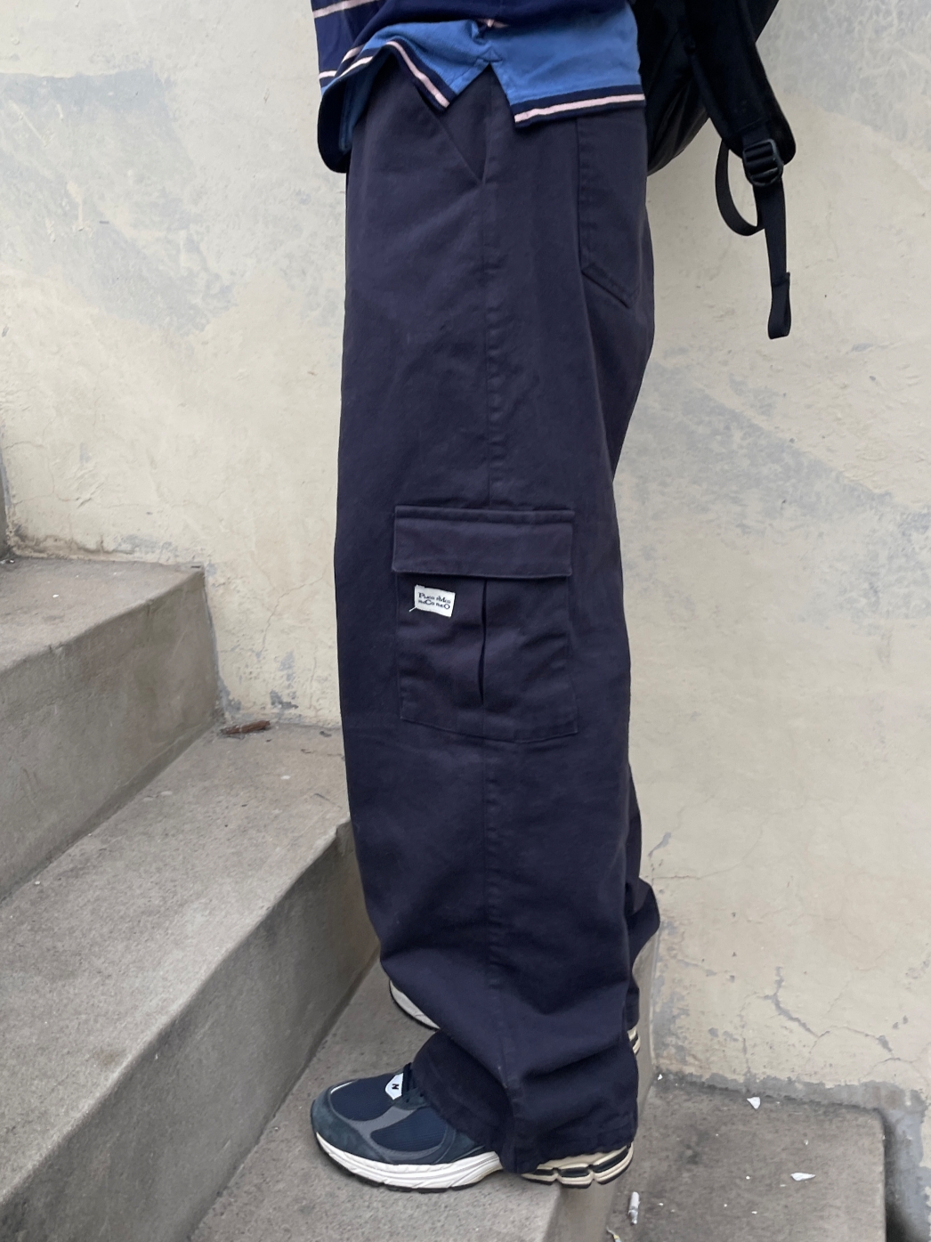New Balance 2002R Navy 착용 스타일 - 2