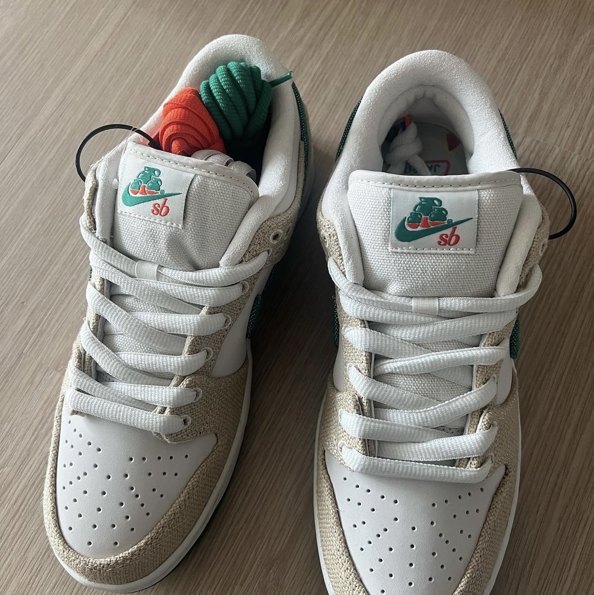 Nike x Jarritos SB Dunk Low Phantom and Malachite 착용 스타일 - 1
