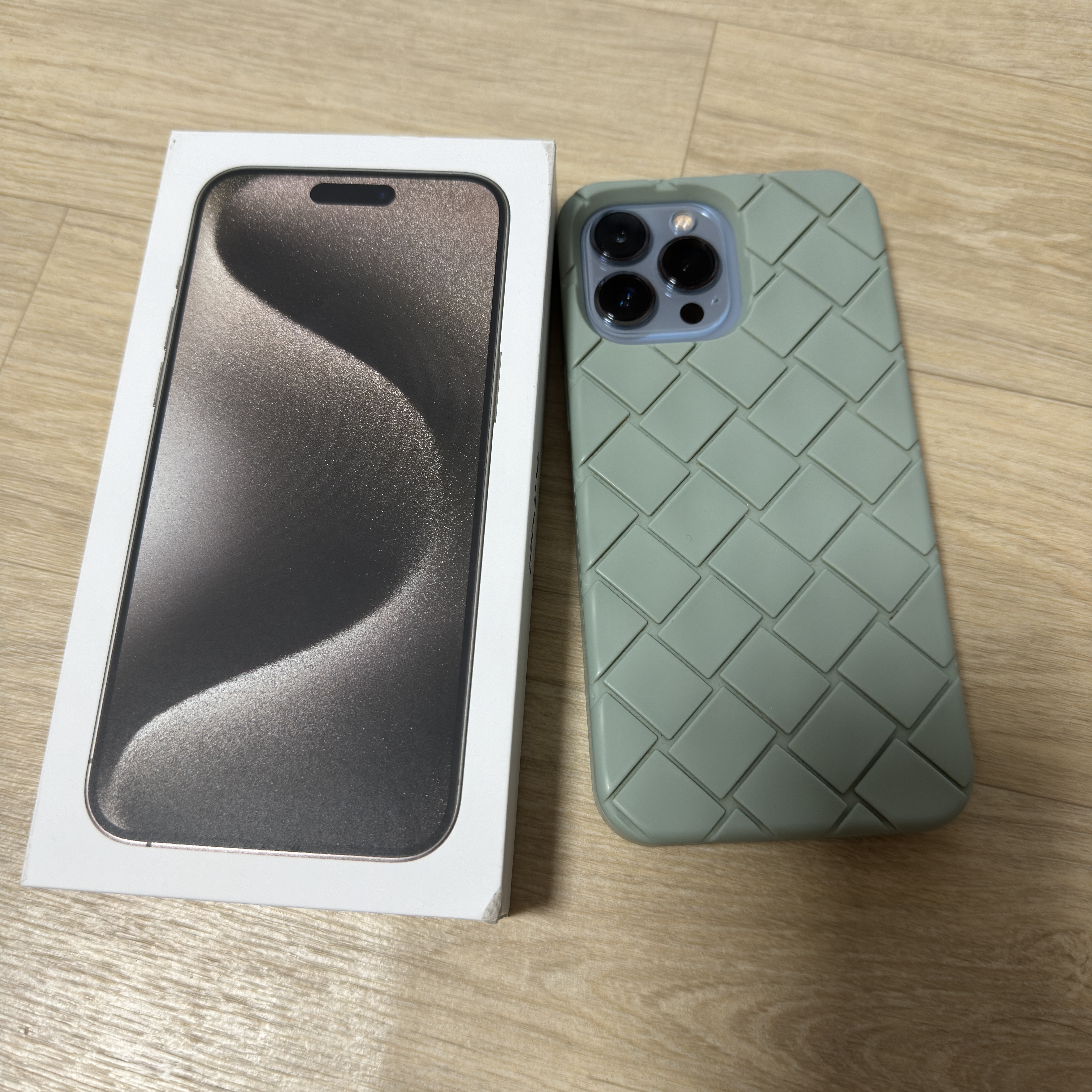 Apple iPhone 15 Pro Max 256GB Natural Titanium (Korean Ver.) 착용 스타일