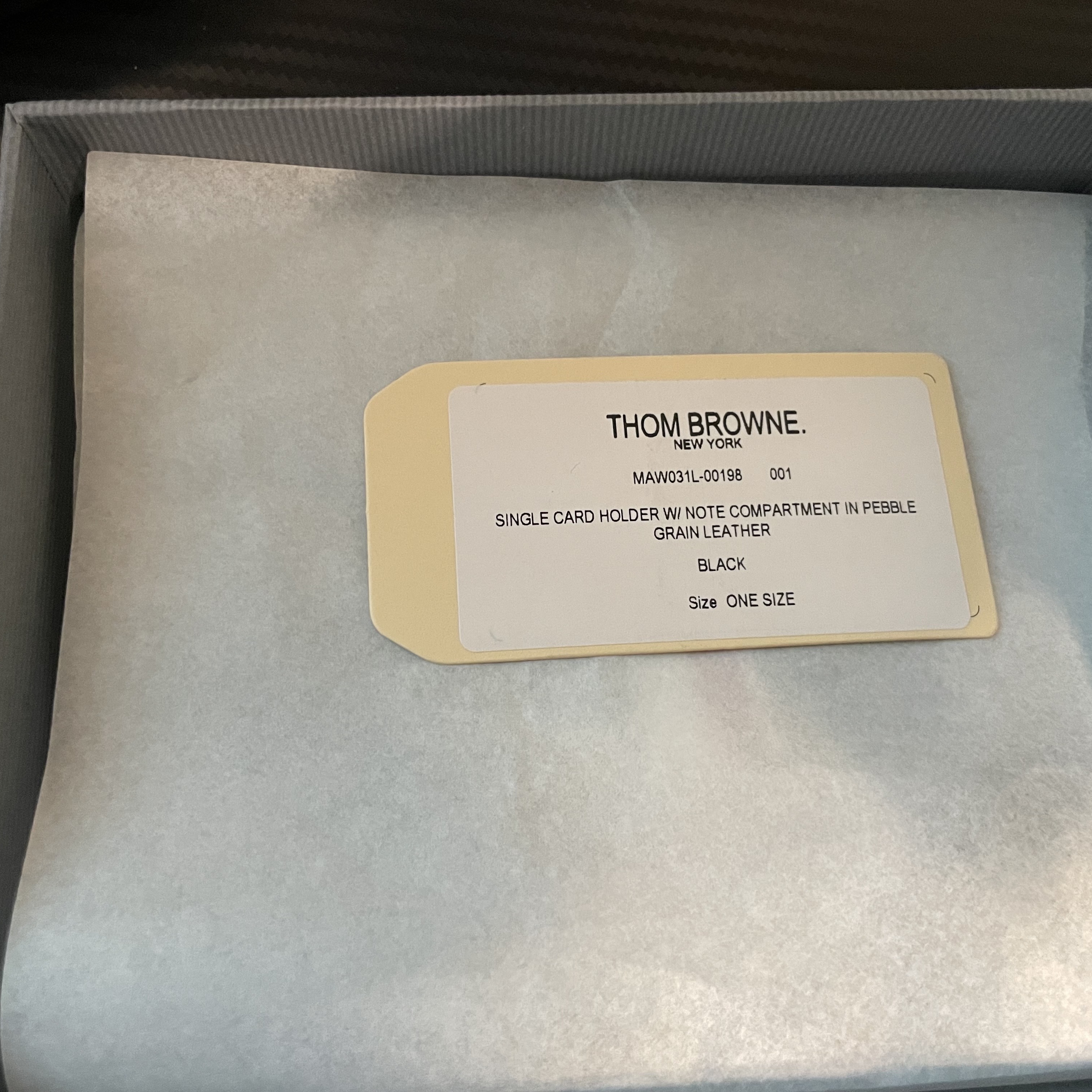 Thom Browne Pebble Grain Leather Stripe Note Compartment Card Holder Black 착용 스타일 - 2