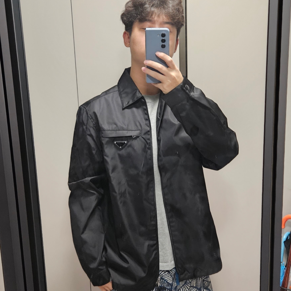 Prada Re-Nylon Shirt Black 착용 스타일