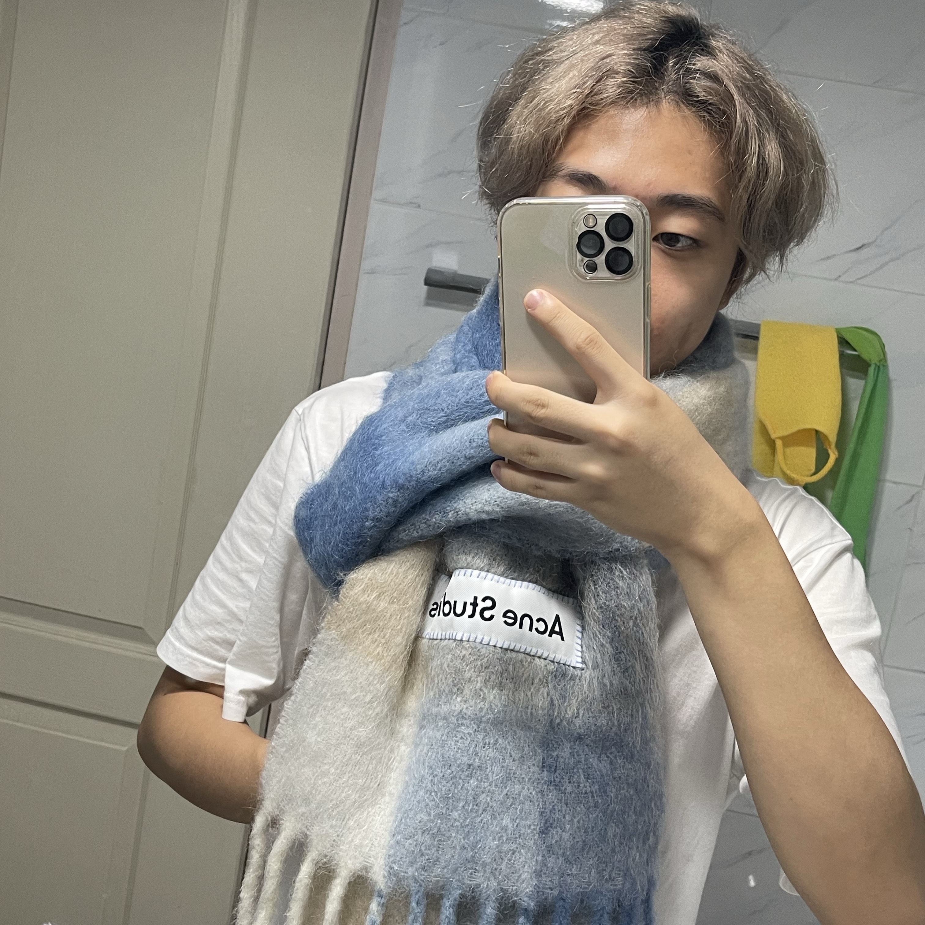 Acne Studios Mohair Check Muffler Pastel Blue Beige 착용 스타일