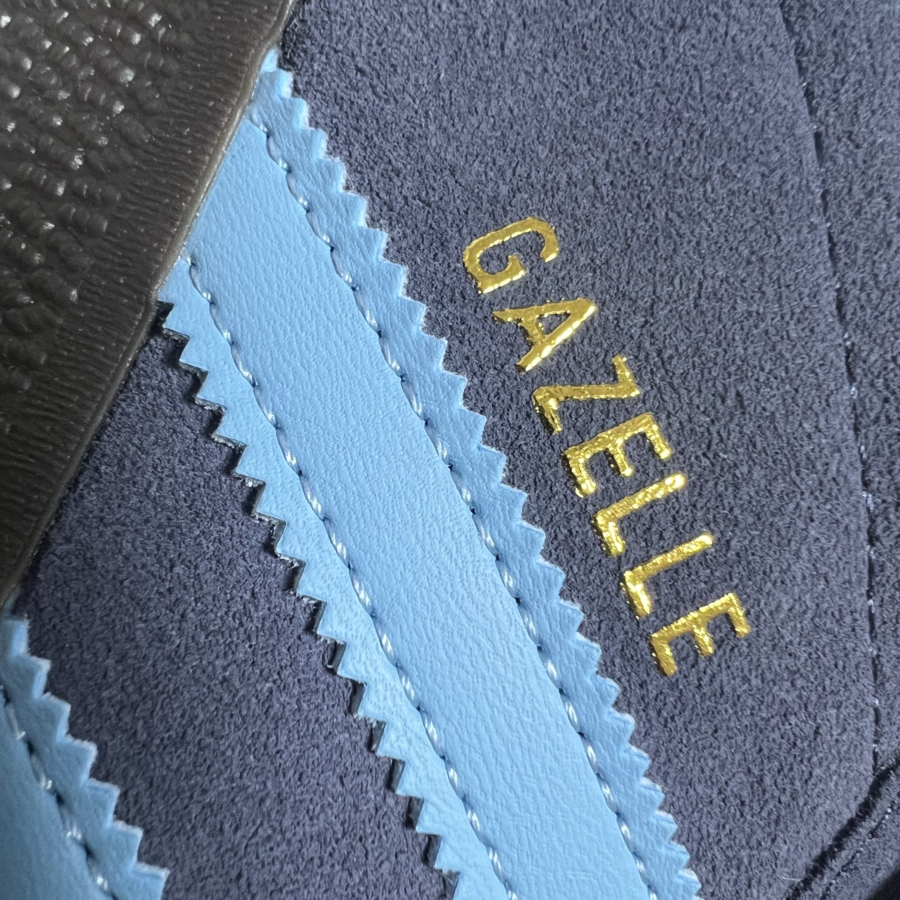 Adidas Gazelle Shadow Navy Clear Blue 착용 스타일