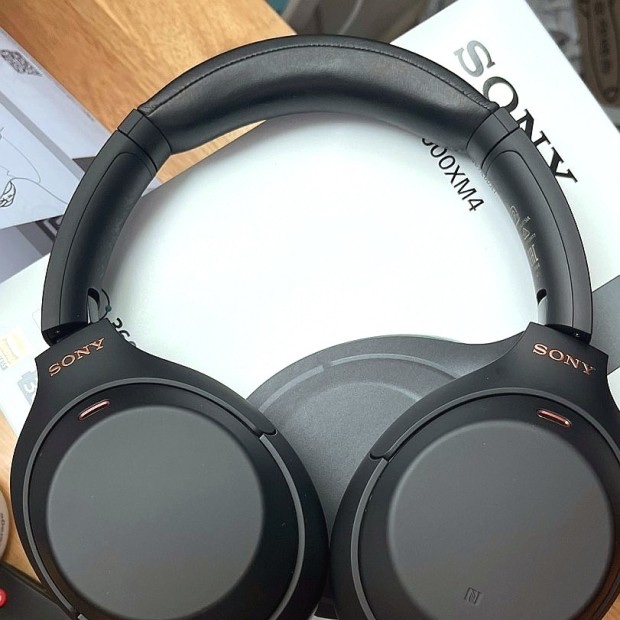 Sony WH-1000XM4 Black (Korean Ver.) 착용 스타일