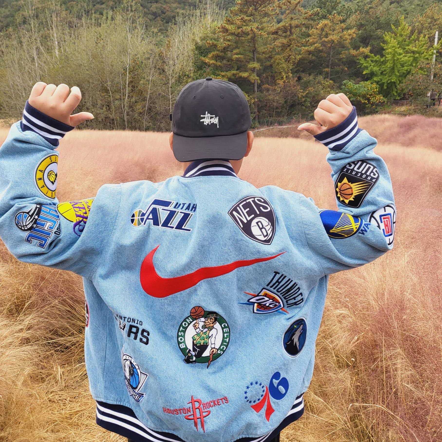 Supreme x Nike NBA Teams Warm-Up Jacket Denim - 18SS, Stussy Stock Low Pro Cap Black 착용 스타일 - 2