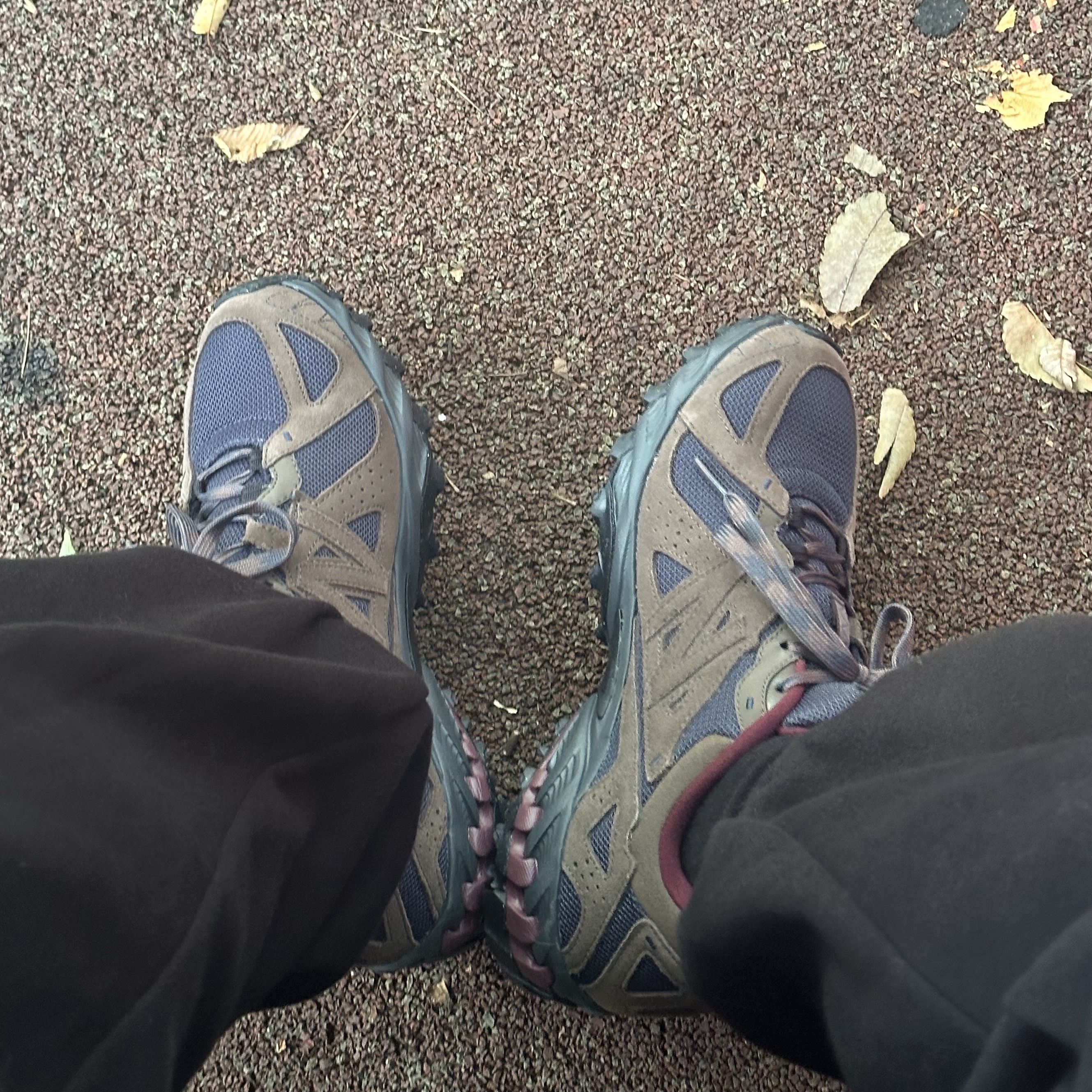 New Balance ML610T Dark Mushroom - D Standard 착용 스타일 - 1