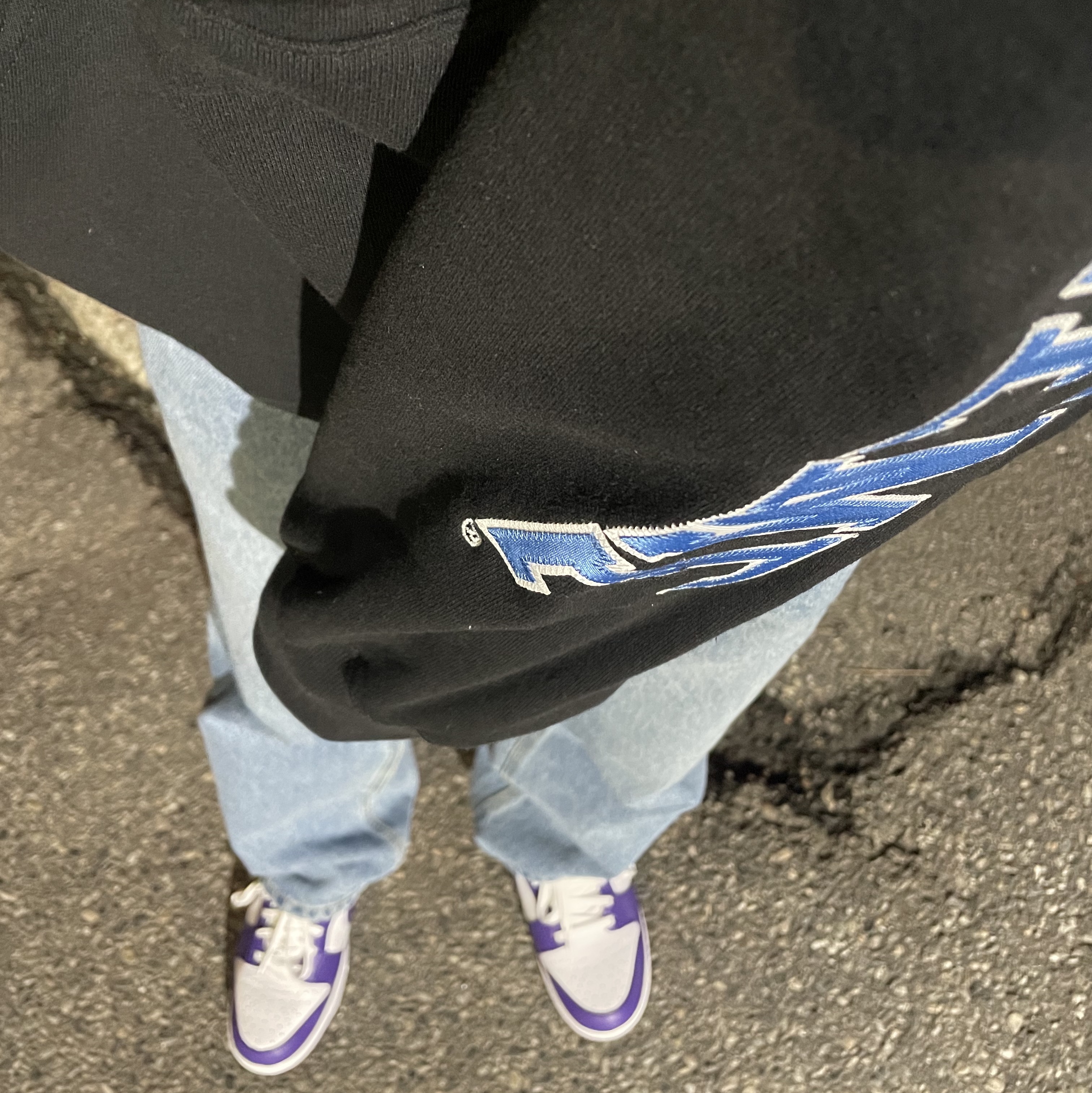 Supreme Sleeve Arc Hooded Sweatshirt Black - 23FW, Nike Dunk Low Retro Championship Court Purple 착용 스타일 - 4