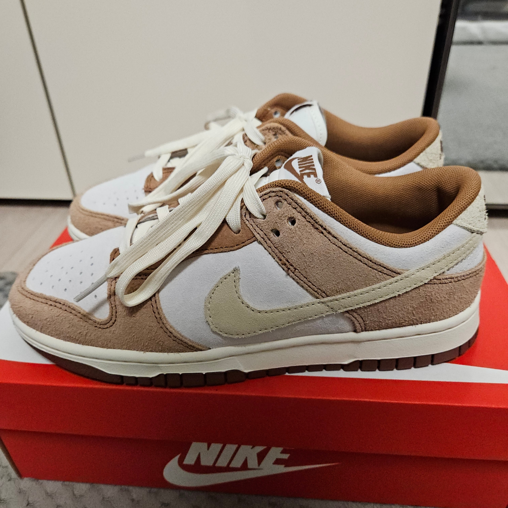 Nike Dunk Low Pro Premium Medium Curry 착용 스타일 - 2