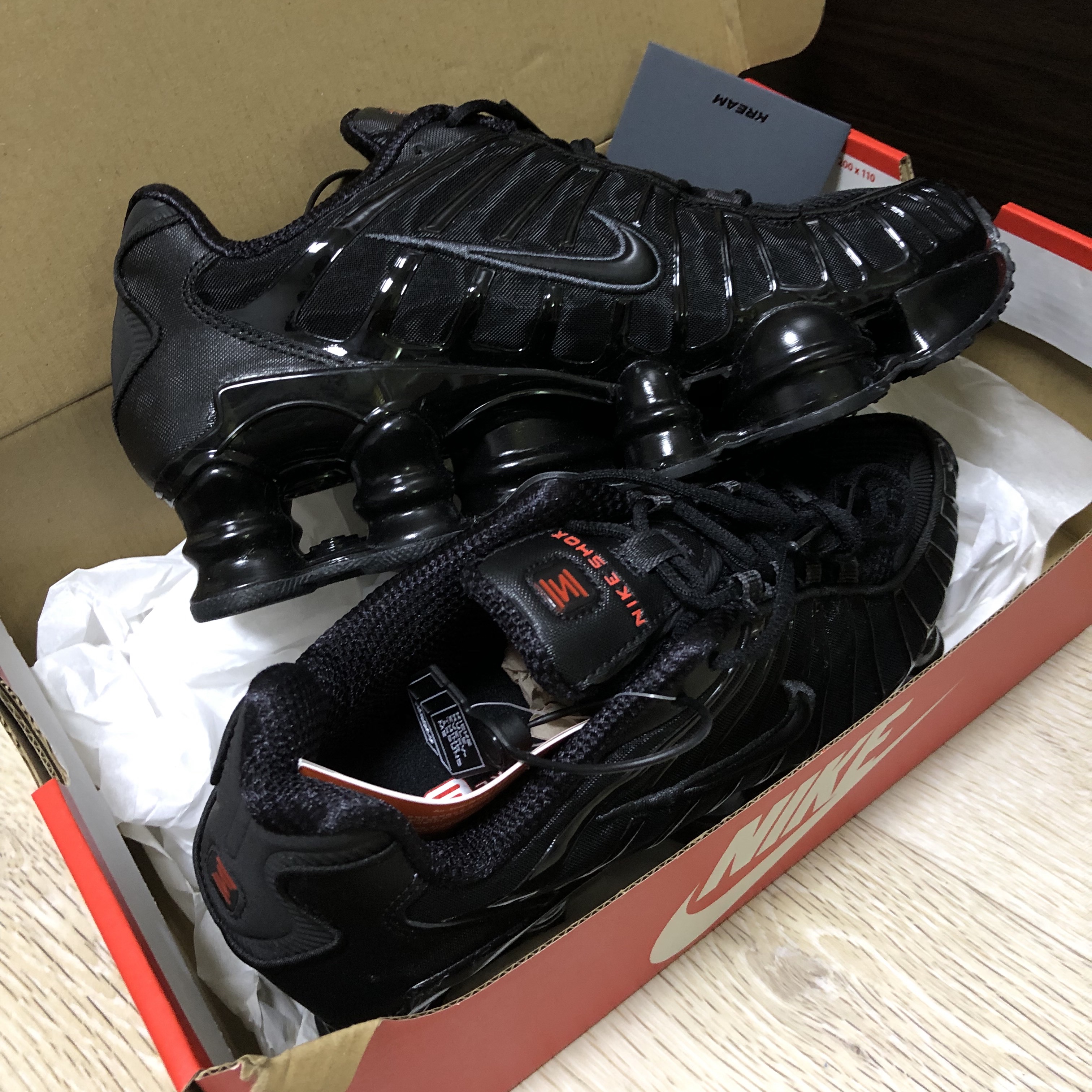 (W) Nike Shox TL Black and Max Orange 착용 스타일