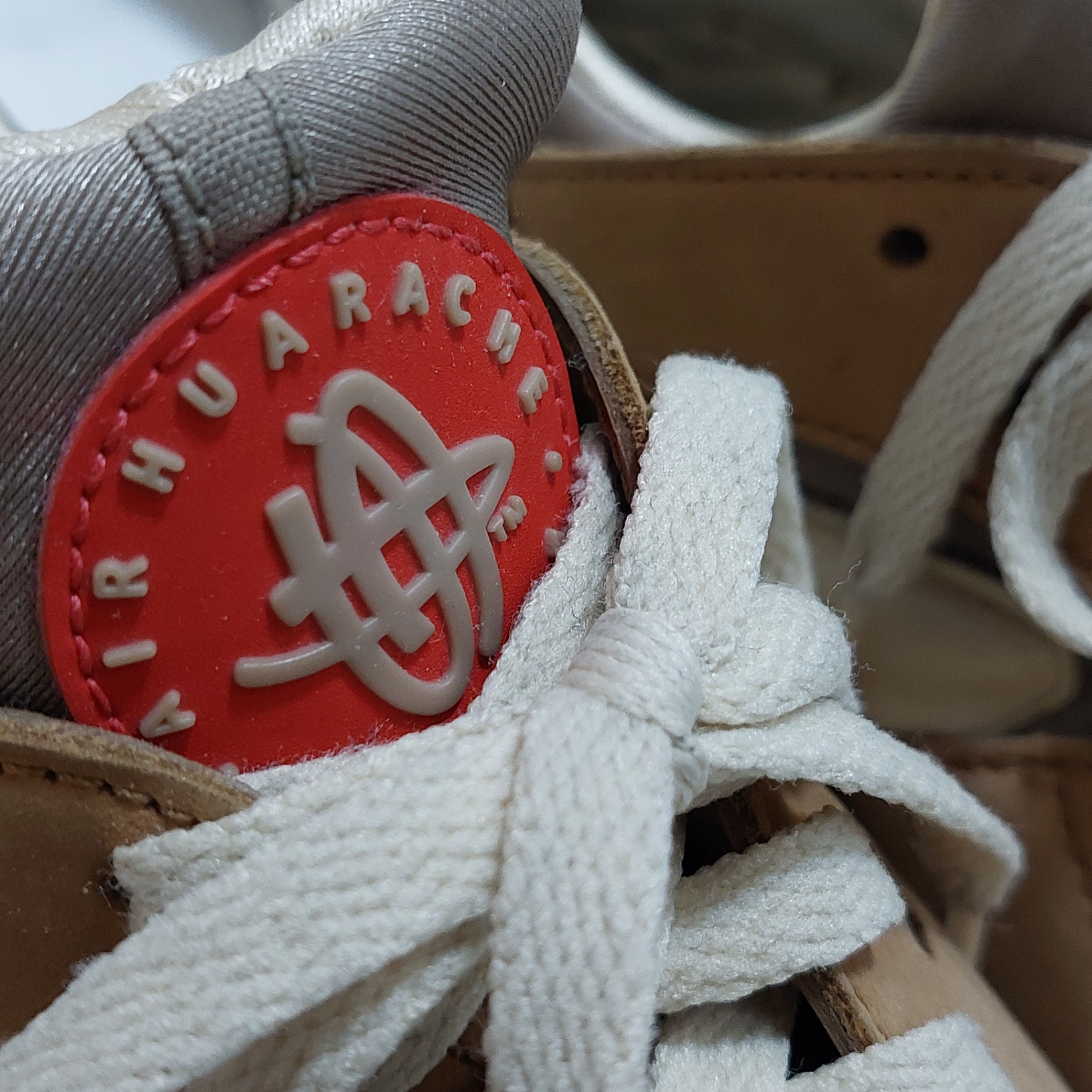 Nike x Stussy Air Huarache LE Desert Oak 착용 스타일