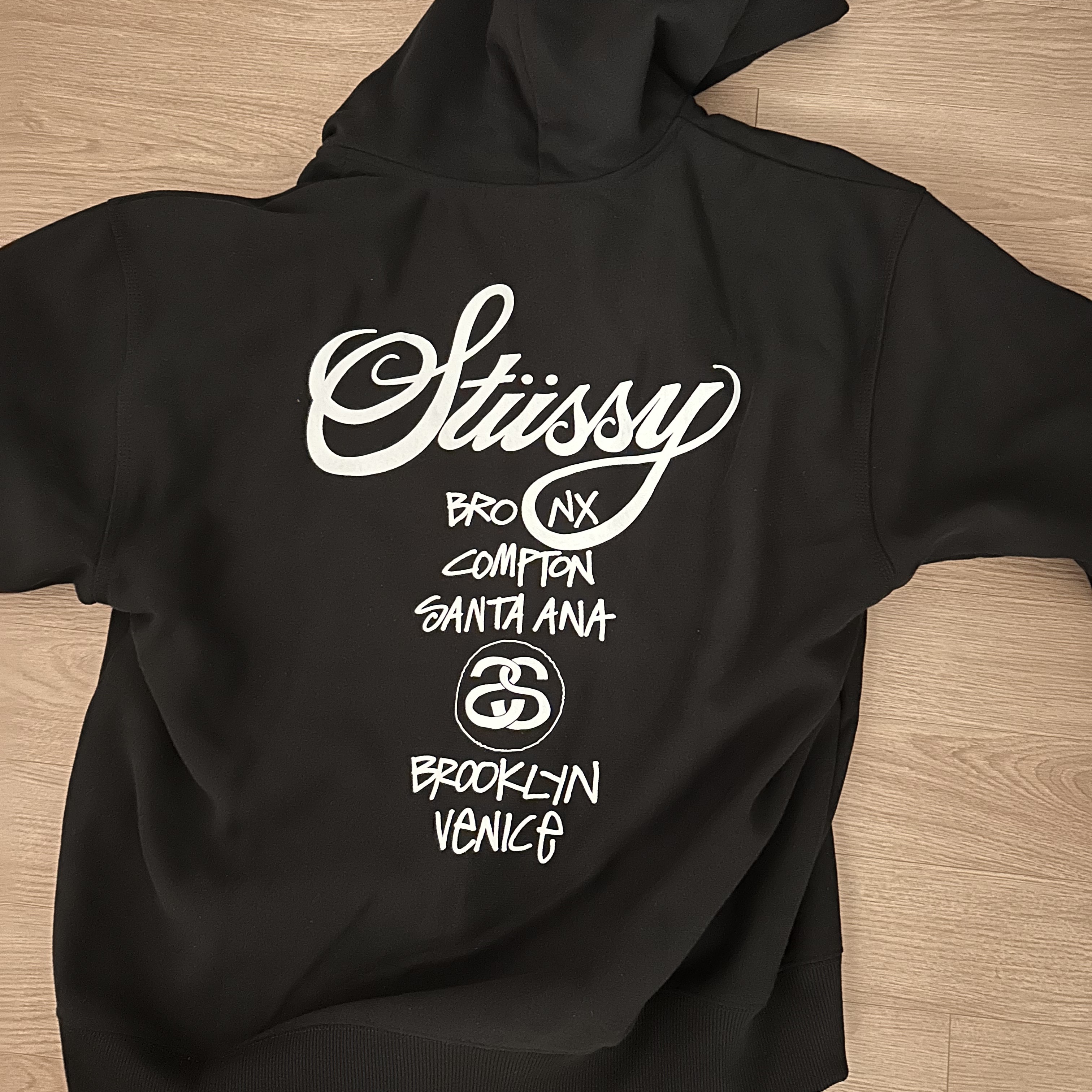 Stussy World Tour Zip Hoodie Black 2023 착용 스타일 - 2