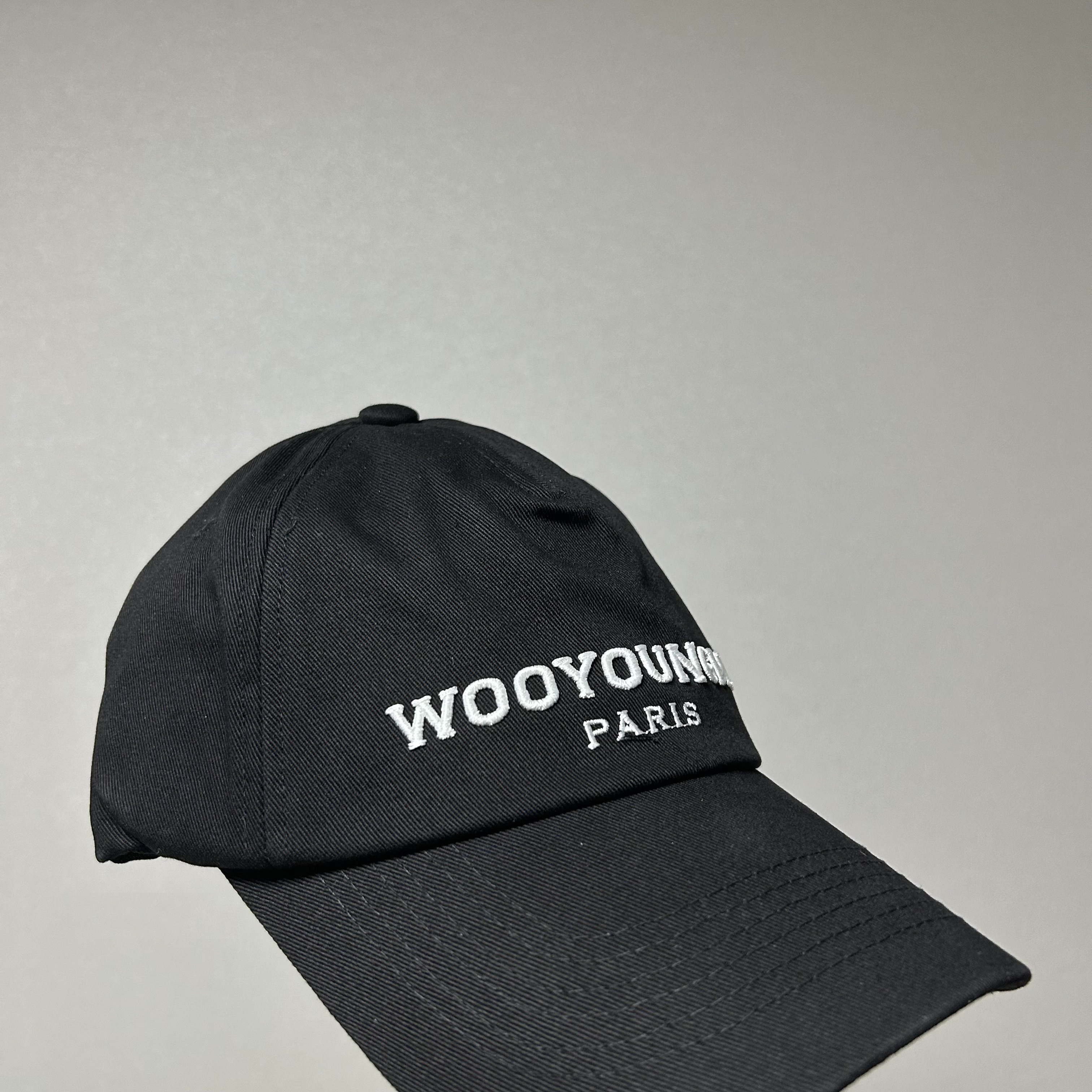 Wooyoungmi Embroidered Ball Cap Black 착용 스타일