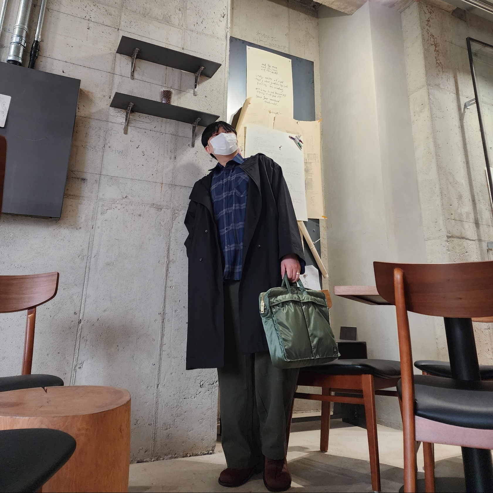 Porter Tanker 2Way Briefcase Sage Green 착용 스타일 - 5