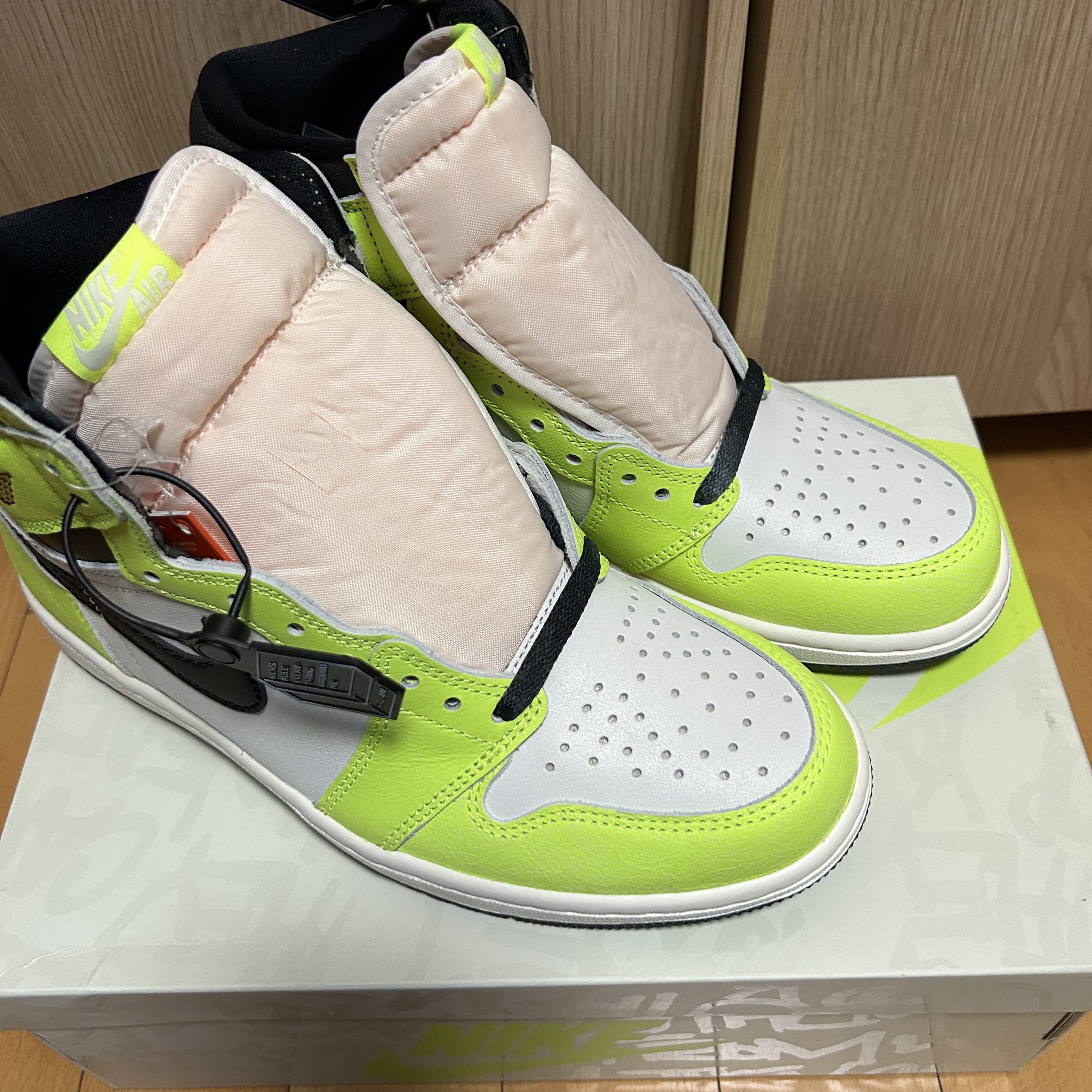 Jordan 1 Retro High OG Volt 착용 스타일