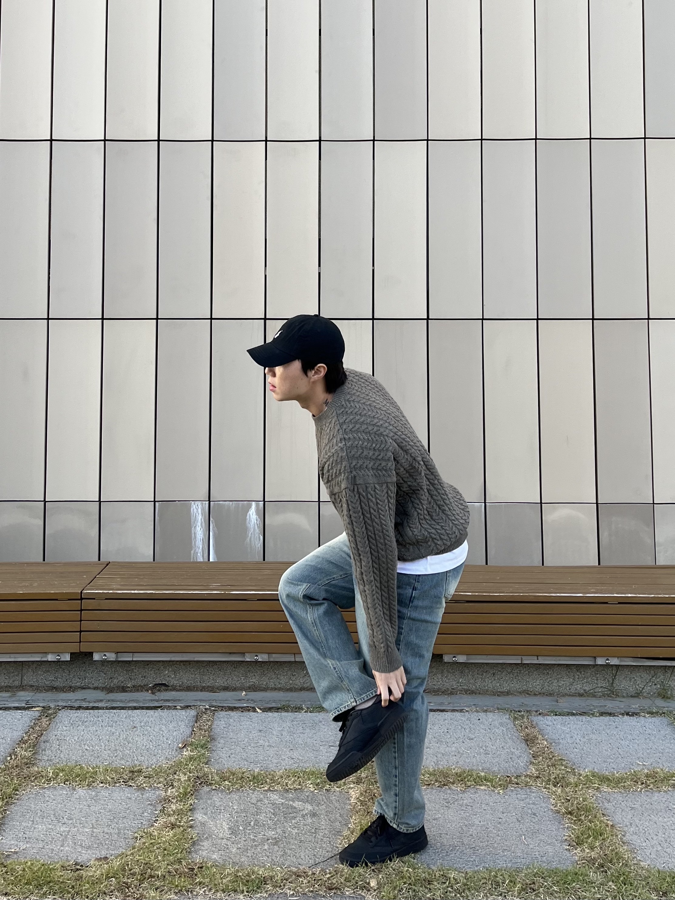Reebok x JJJJound Club C 85 Triple Black, [30% 적립] Polo Ralph Lauren Cotton Chino Ball Cap Newport Navy 착용 스타일 - 4
