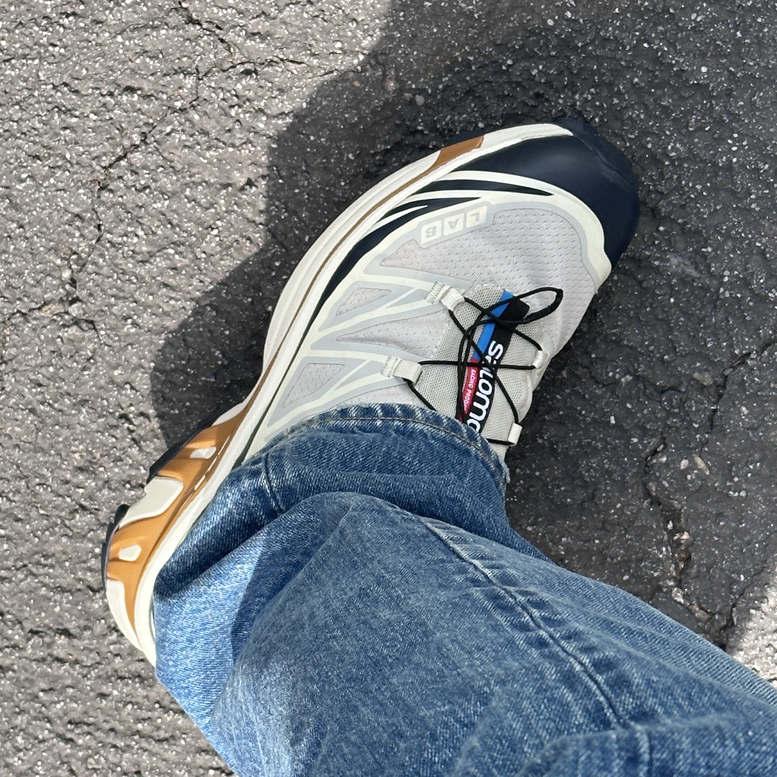 Salomon XT-6 Lunar Rock Dark Sapphire 착용 스타일