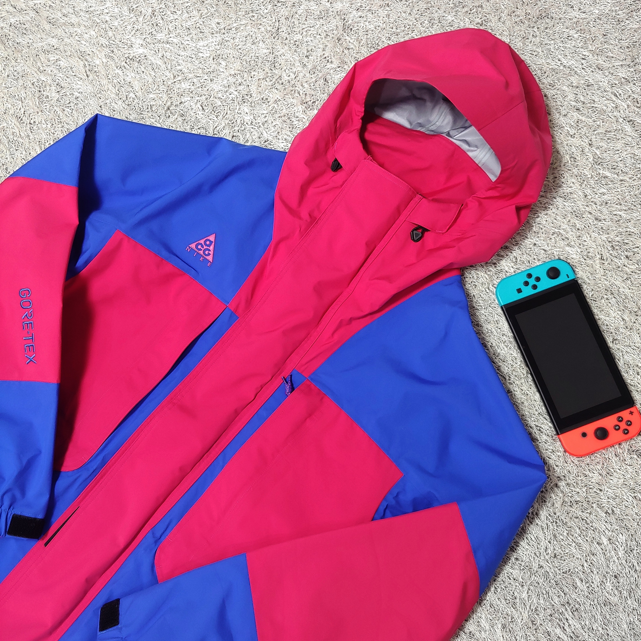 Nike ACG Gore-Tex Jacket Rush Pink - US/EU, Nintendo Switch OLED Neon Blue Neon Red (Korean Ver.) 착용 스타일