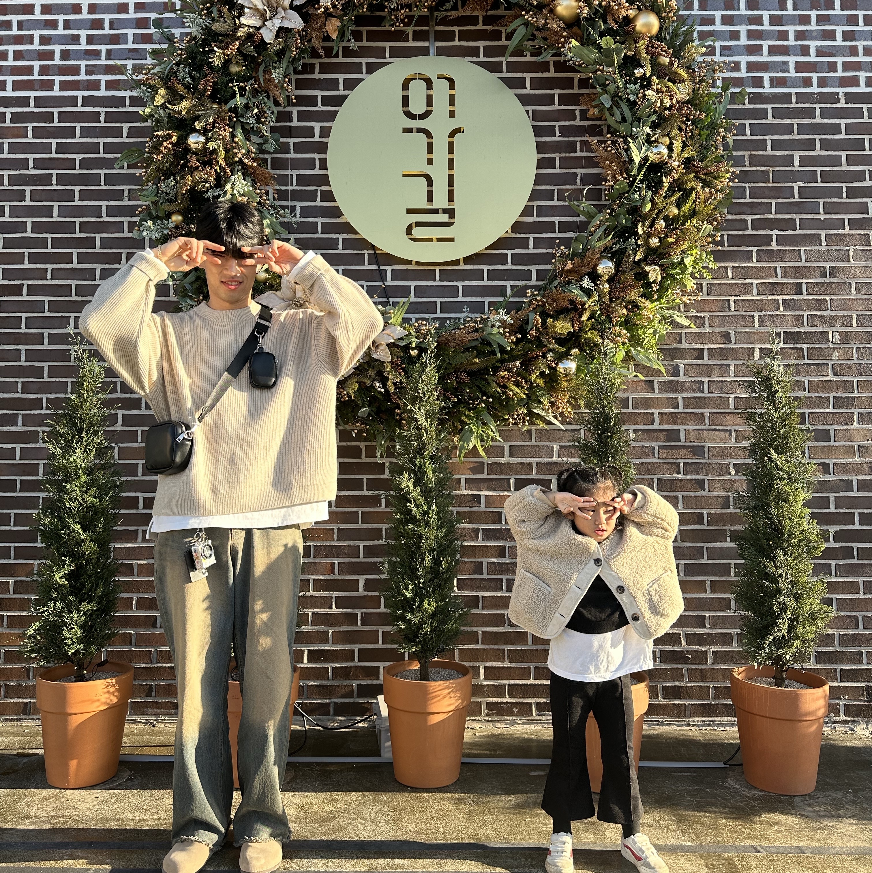 부녀룩🤭 인스타>183cm_65kg_265mm님의 스타일 - 2
