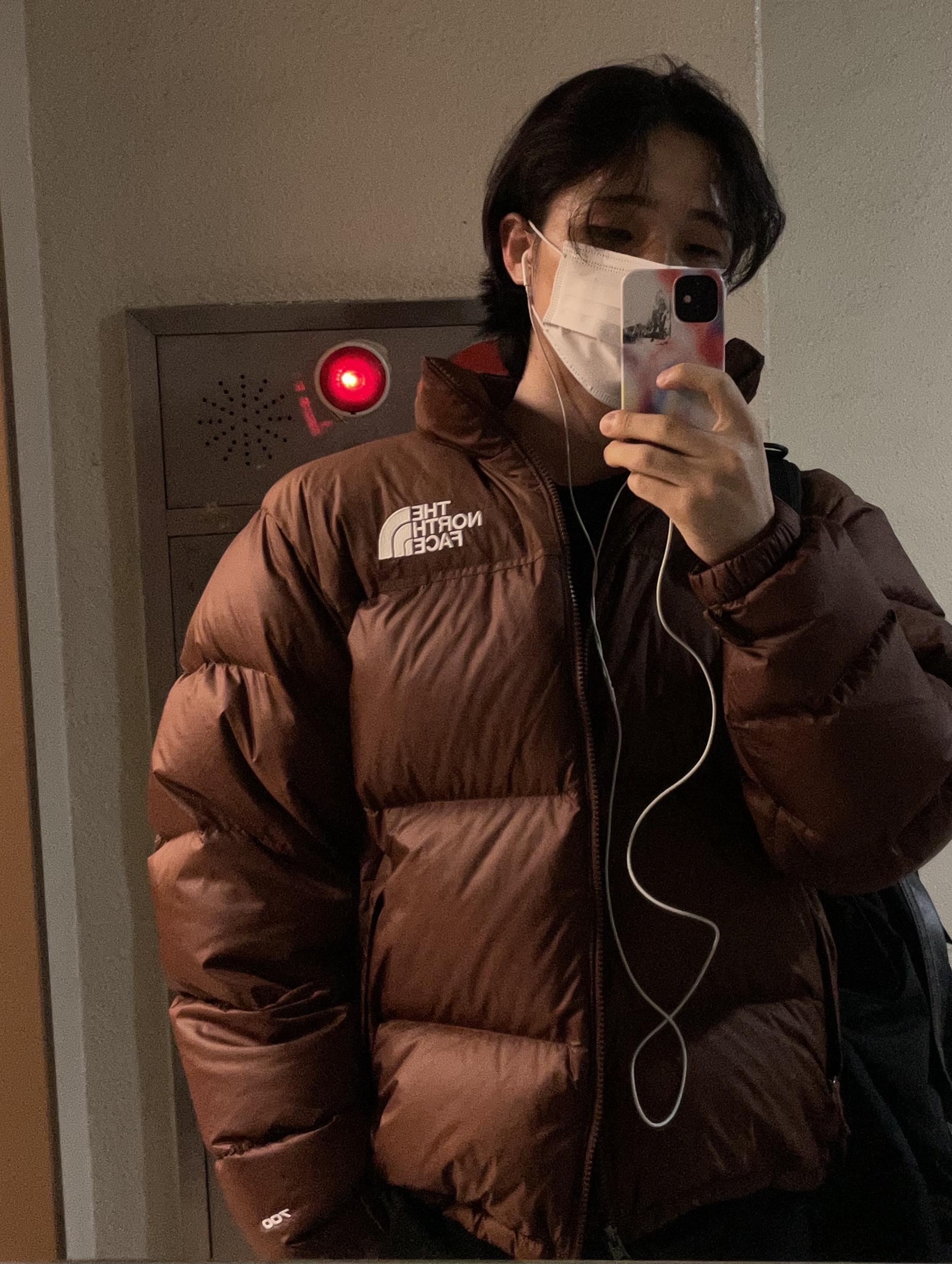 The North Face 1996 Retro Nuptse Jacket Dark Oak 착용 스타일