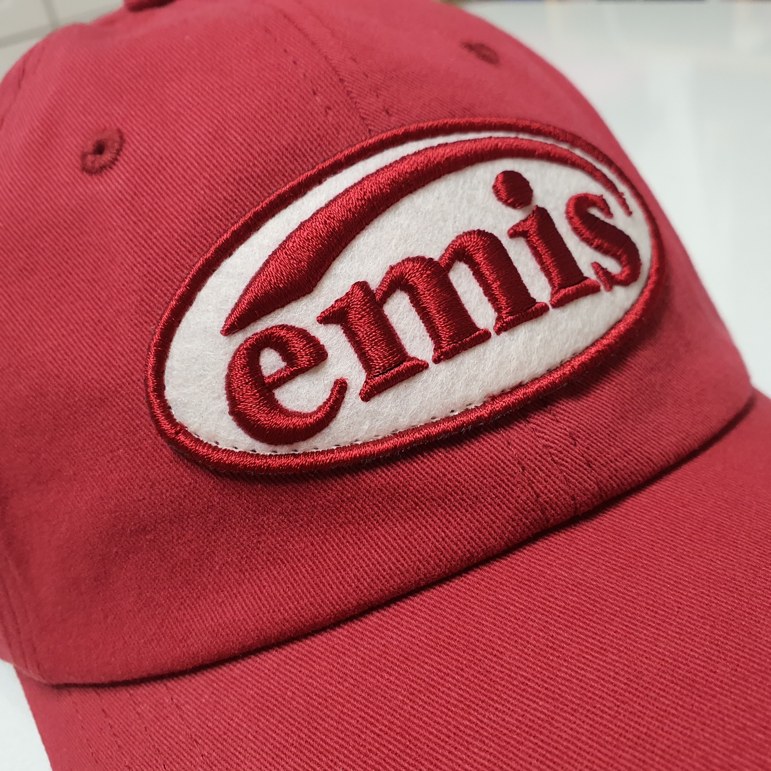 Emis Tone On Tone Wappen Ball Cap Red 착용 스타일 - 1