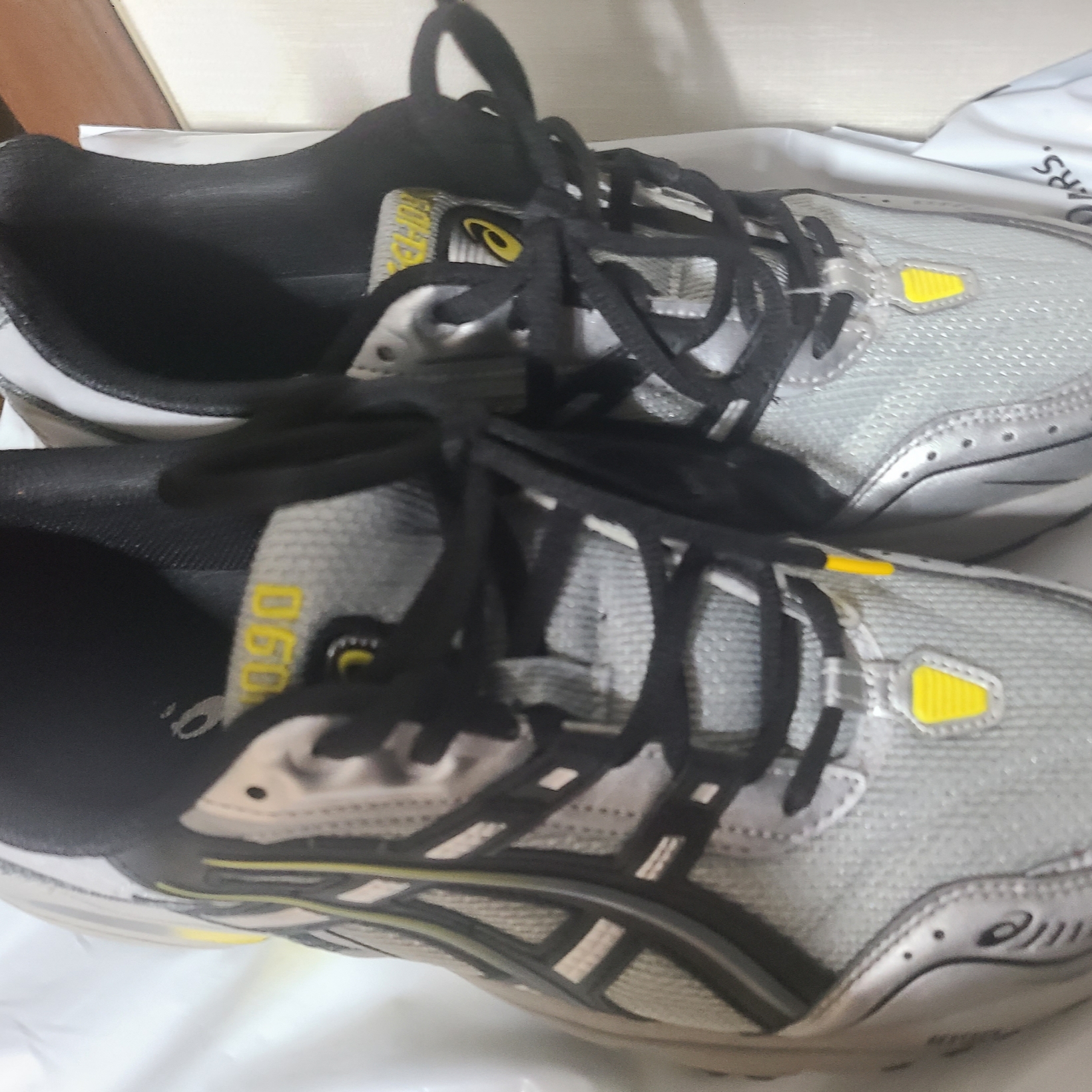 Asics Gel-1090 Mid Grey Black 착용 스타일