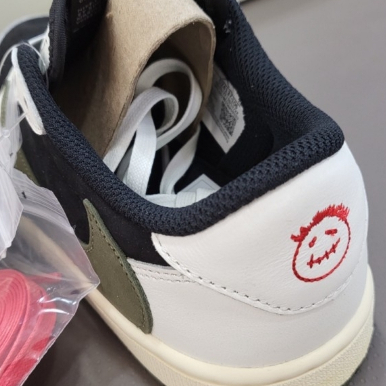 (W) Jordan 1 x Travis Scott Retro Low OG SP Medium Olive 착용 스타일