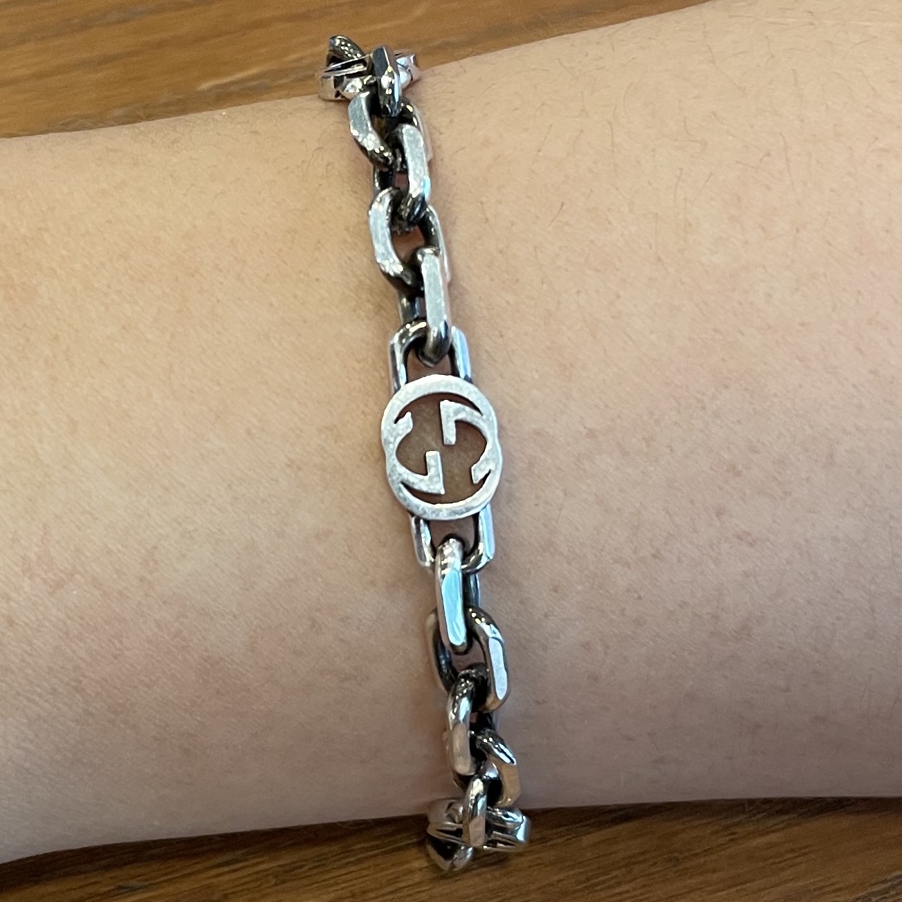 Gucci Interlocking G Bracelet Silver 착용 스타일