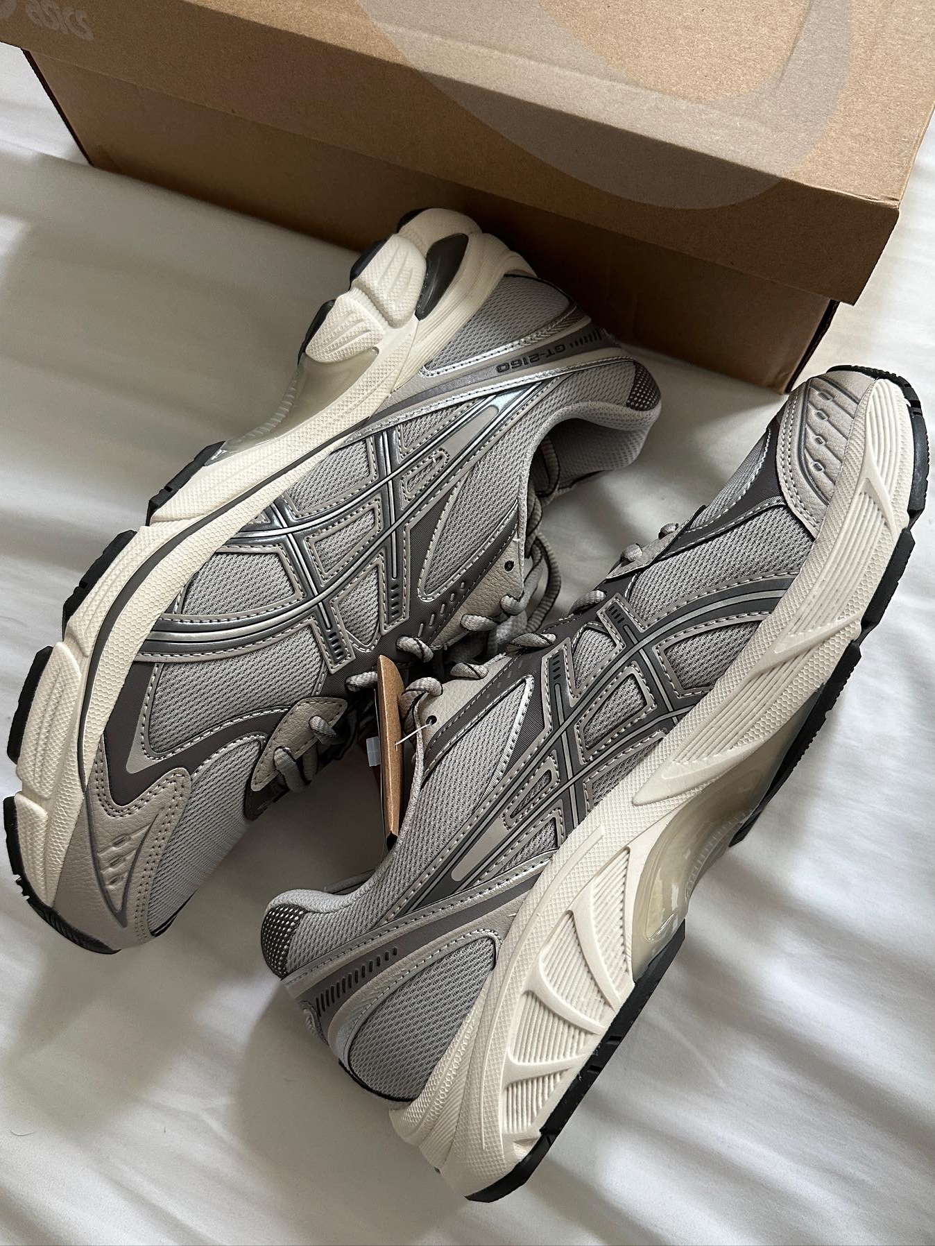 Asics GT-2160 Oyster Grey Carbon 착용 스타일 - 4