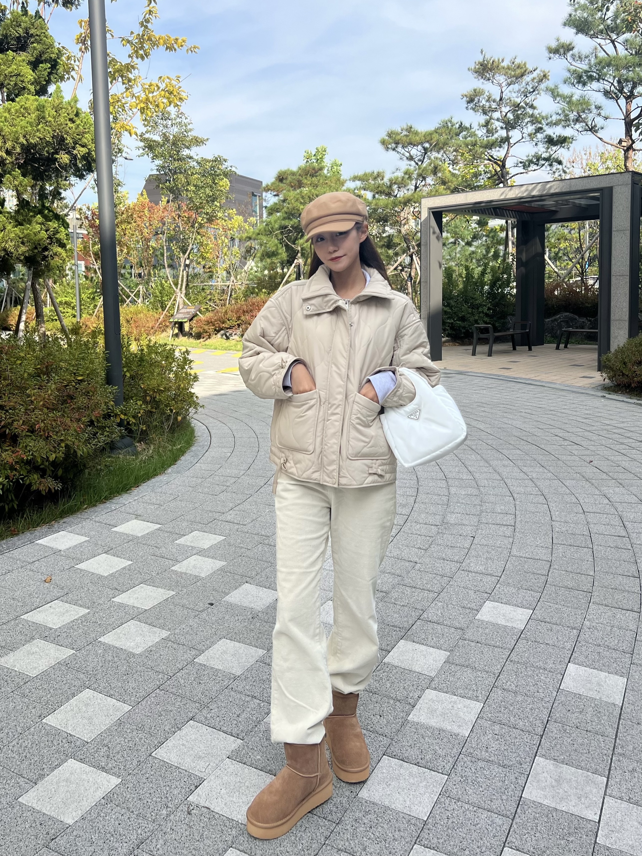 Prada Soft Padded Re-Nylon Mini Bag White 착용 스타일 - 1