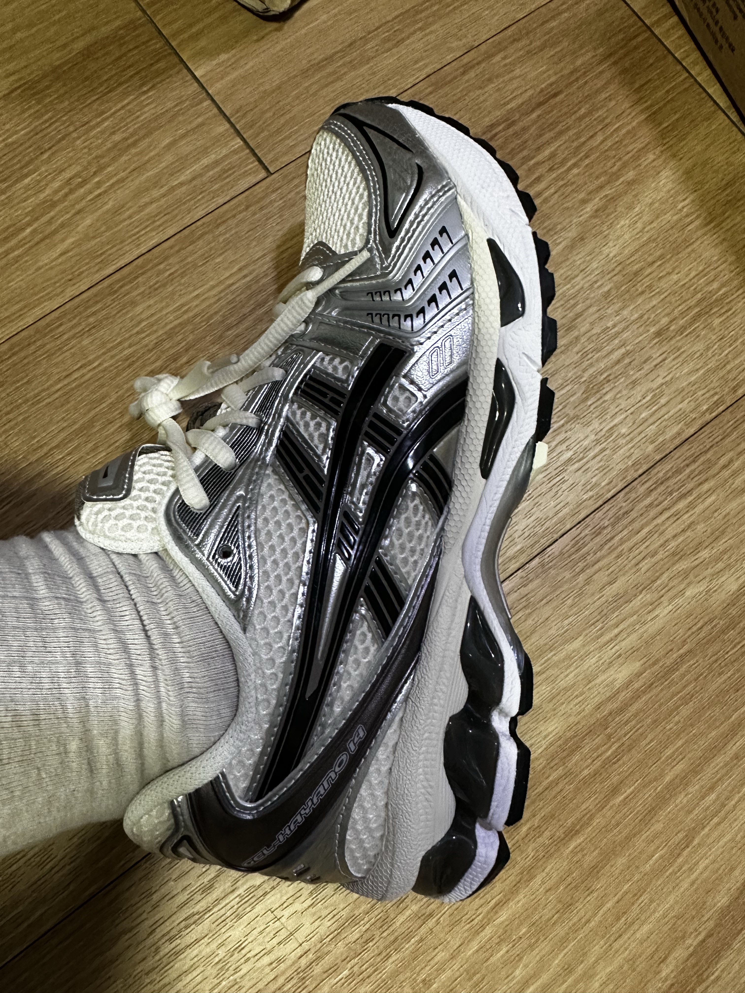 Asics Gel-Kayano 14 Cream Black 착용 스타일