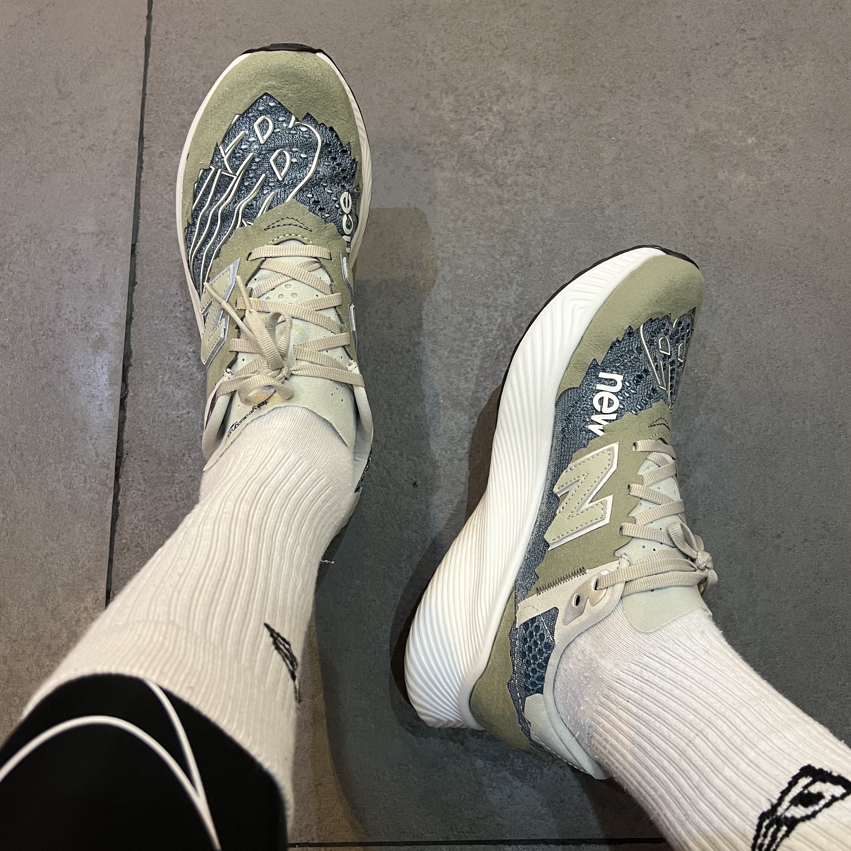 New Balance x Tokyo Design Studio FuelCell RC Elite v2 Blue Vetiver 착용 스타일