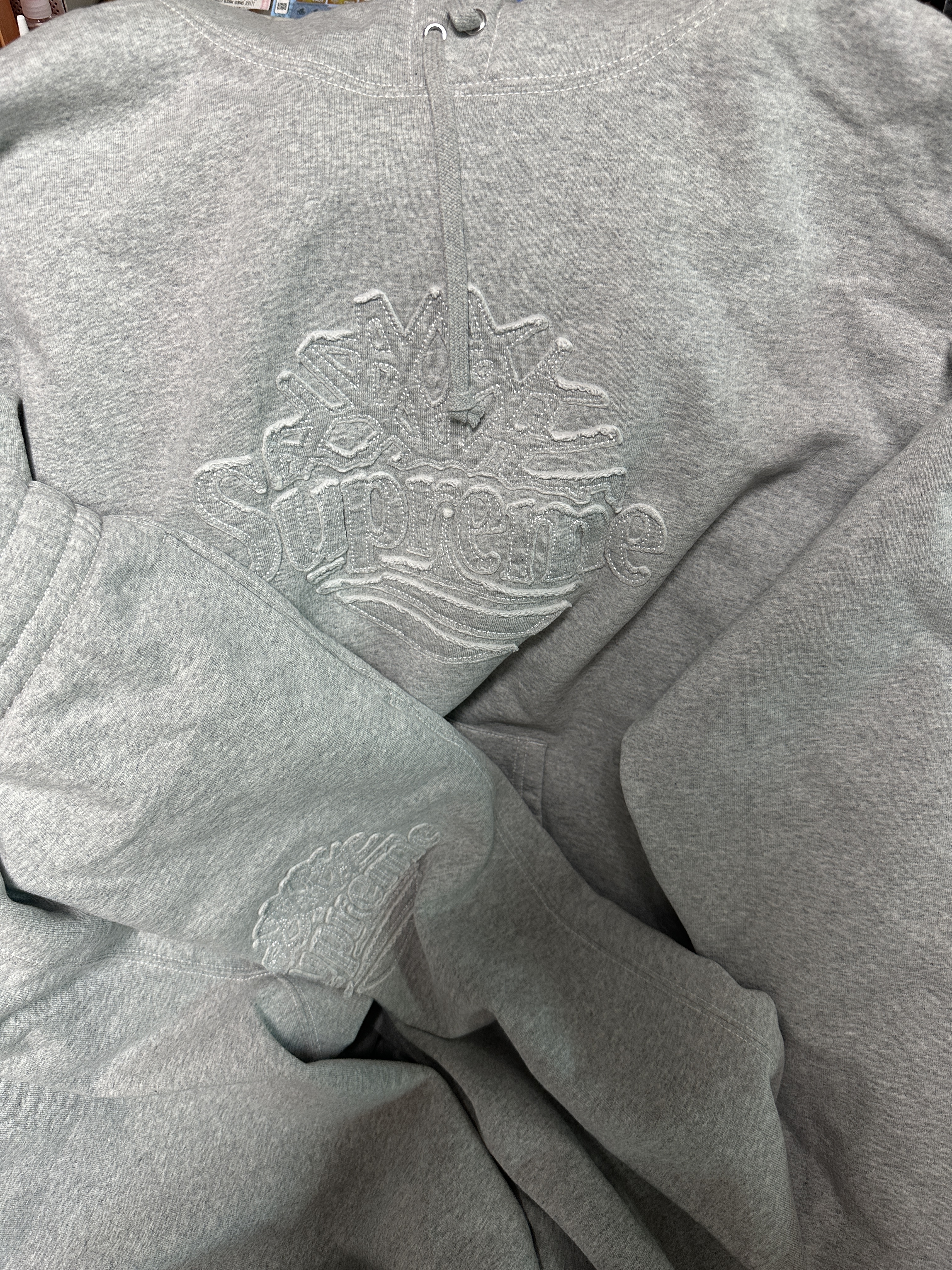 Supreme x Timberland Sweatpants Heather Grey - 23SS, Supreme x Timberland Hooded Sweatshirt Heather Grey - 23SS 착용 스타일