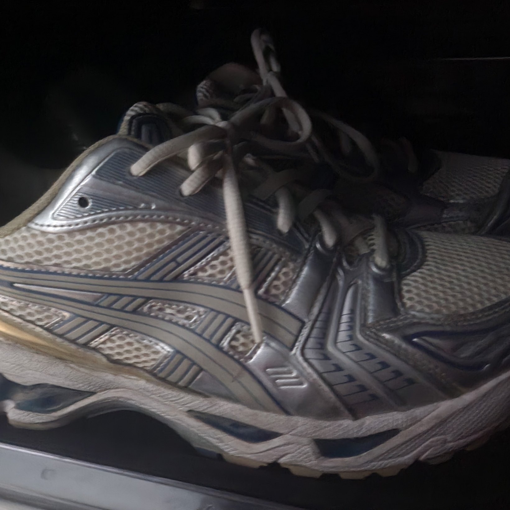Asics Gel-Kayano 14 Cream Pure Silver 착용 스타일