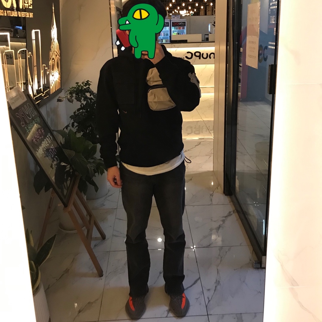 Nike x Travis Scott NRG AG Utility Hoodie Black, Adidas Yeezy Boost 350 V2 Beluga - Reflective 착용 스타일