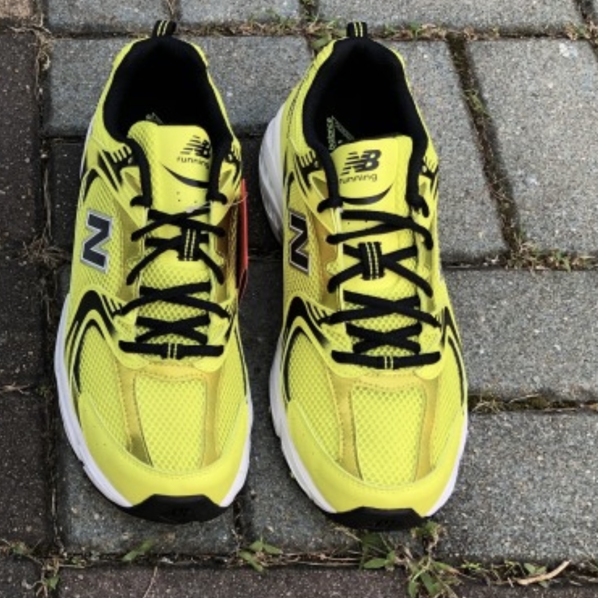 New Balance 530 Yellow 착용 스타일