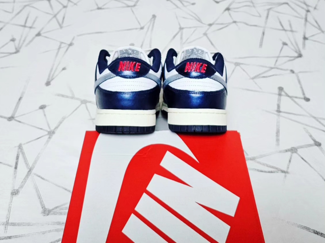(W) Nike Dunk Low PRM Midnight Navy and White 착용 스타일 - 5